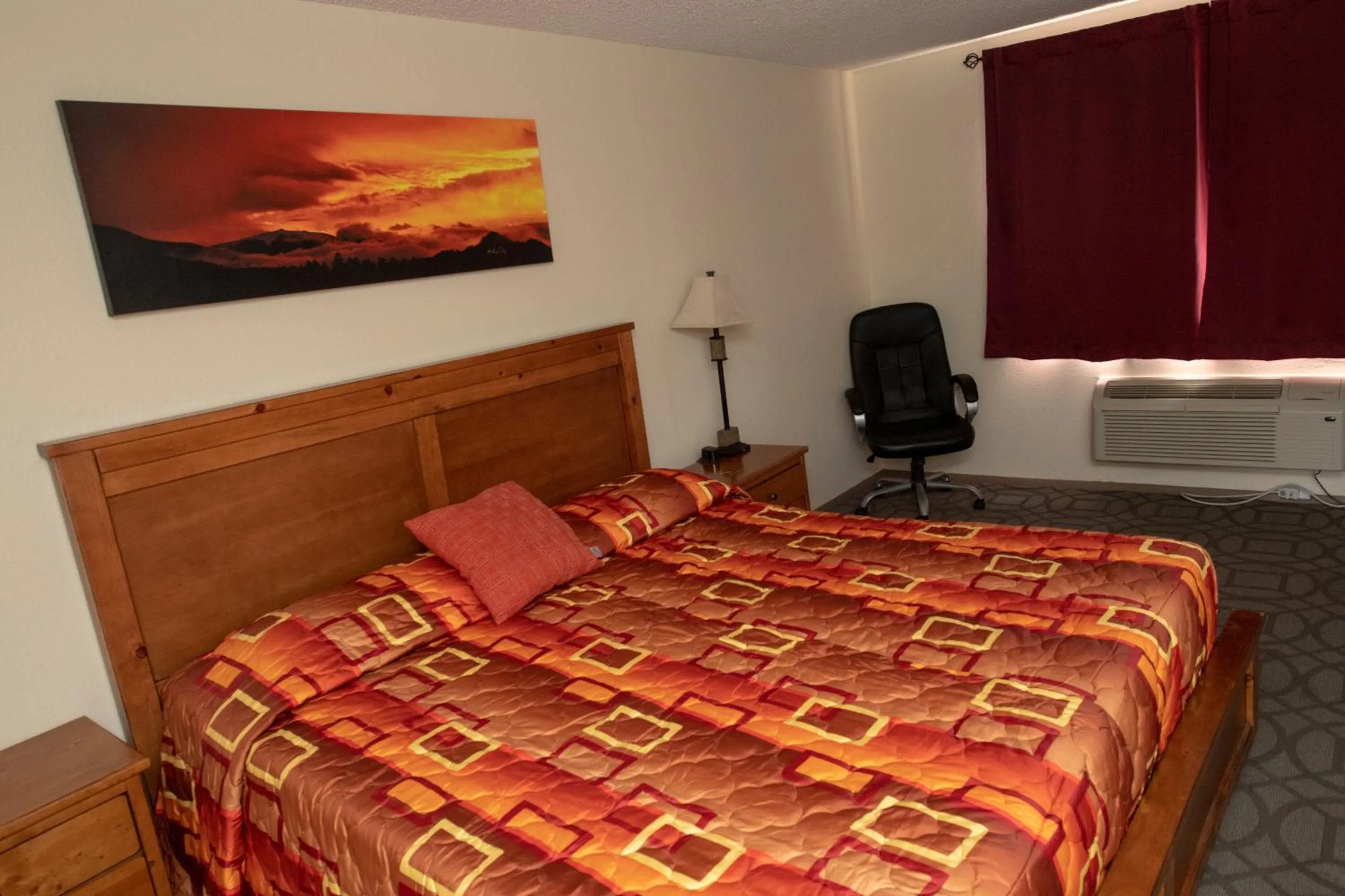 Bedroom, Bed in Tower 64 Motel & RV