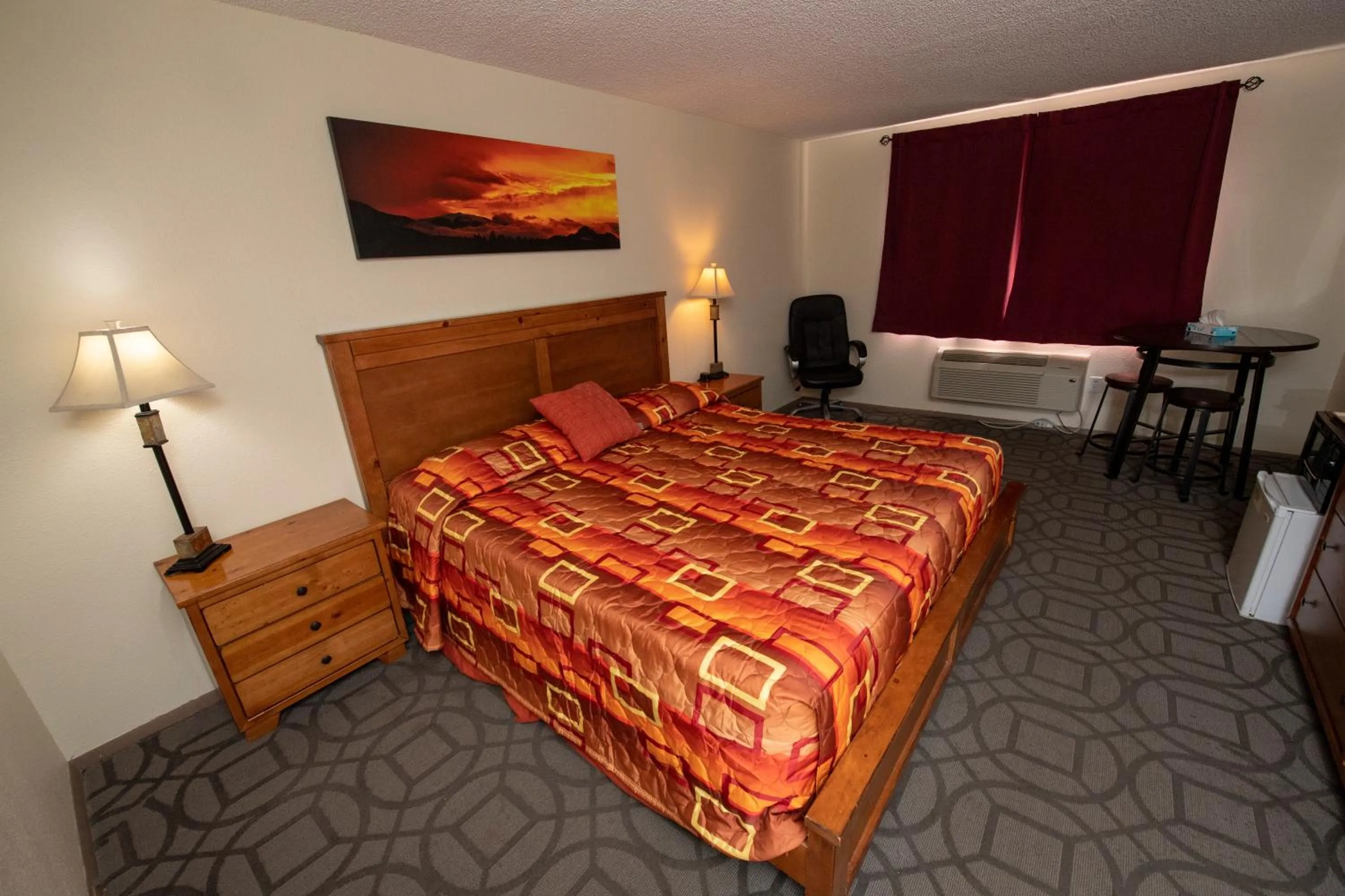 Coffee/tea facilities, Bed in Tower 64 Motel & RV