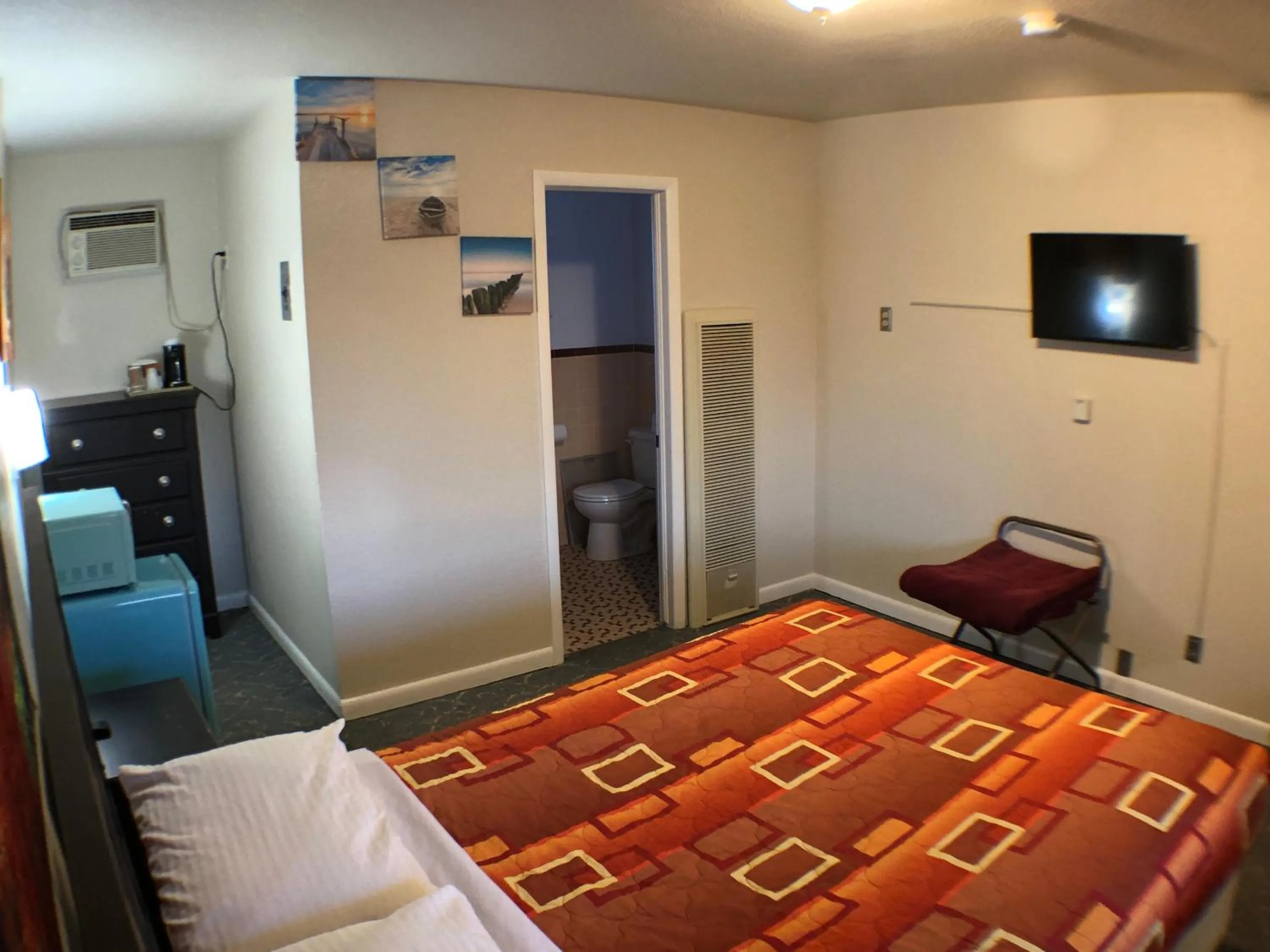 Bed in Tower 64 Motel & RV