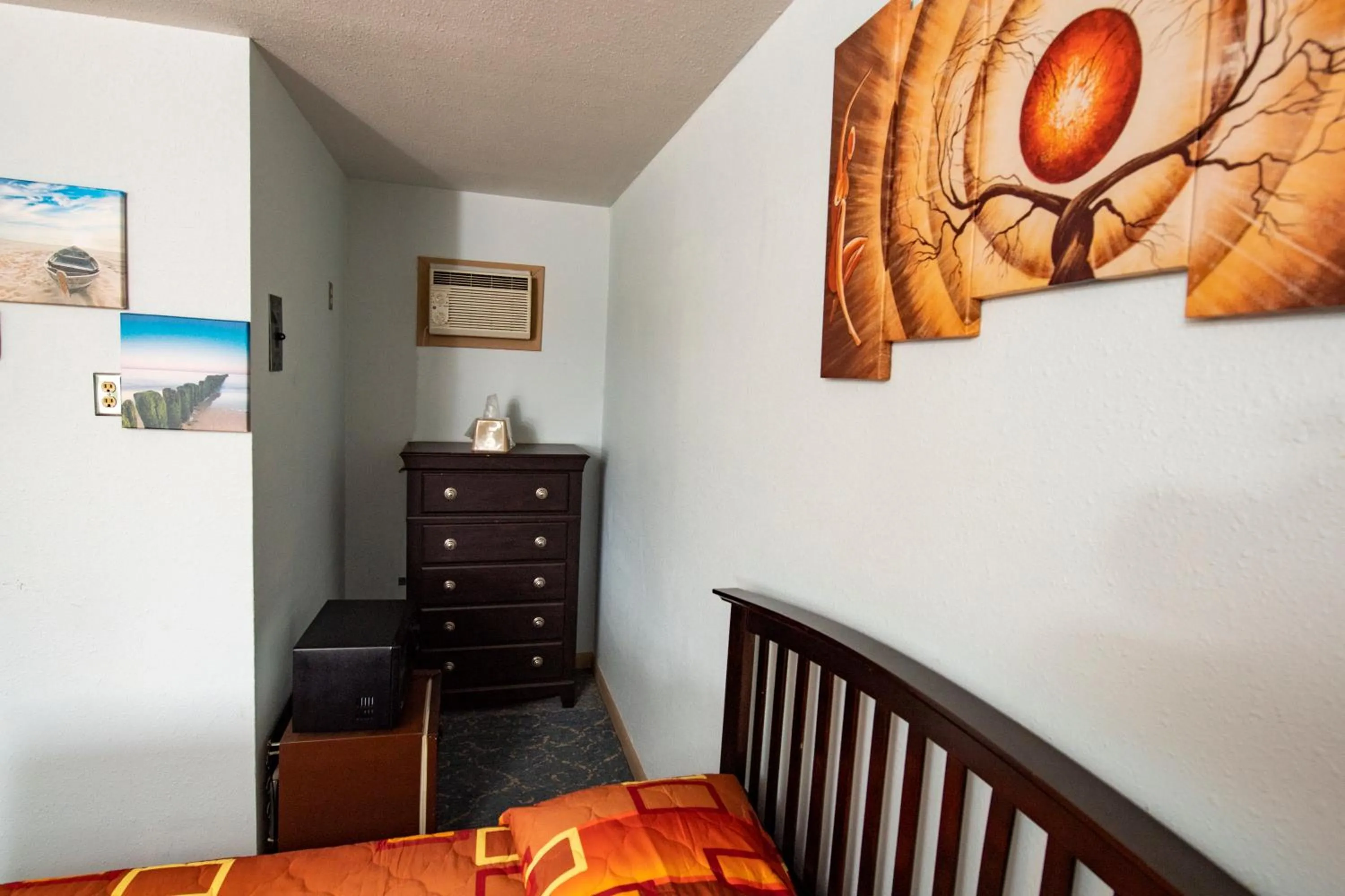 Bedroom in Tower 64 Motel & RV