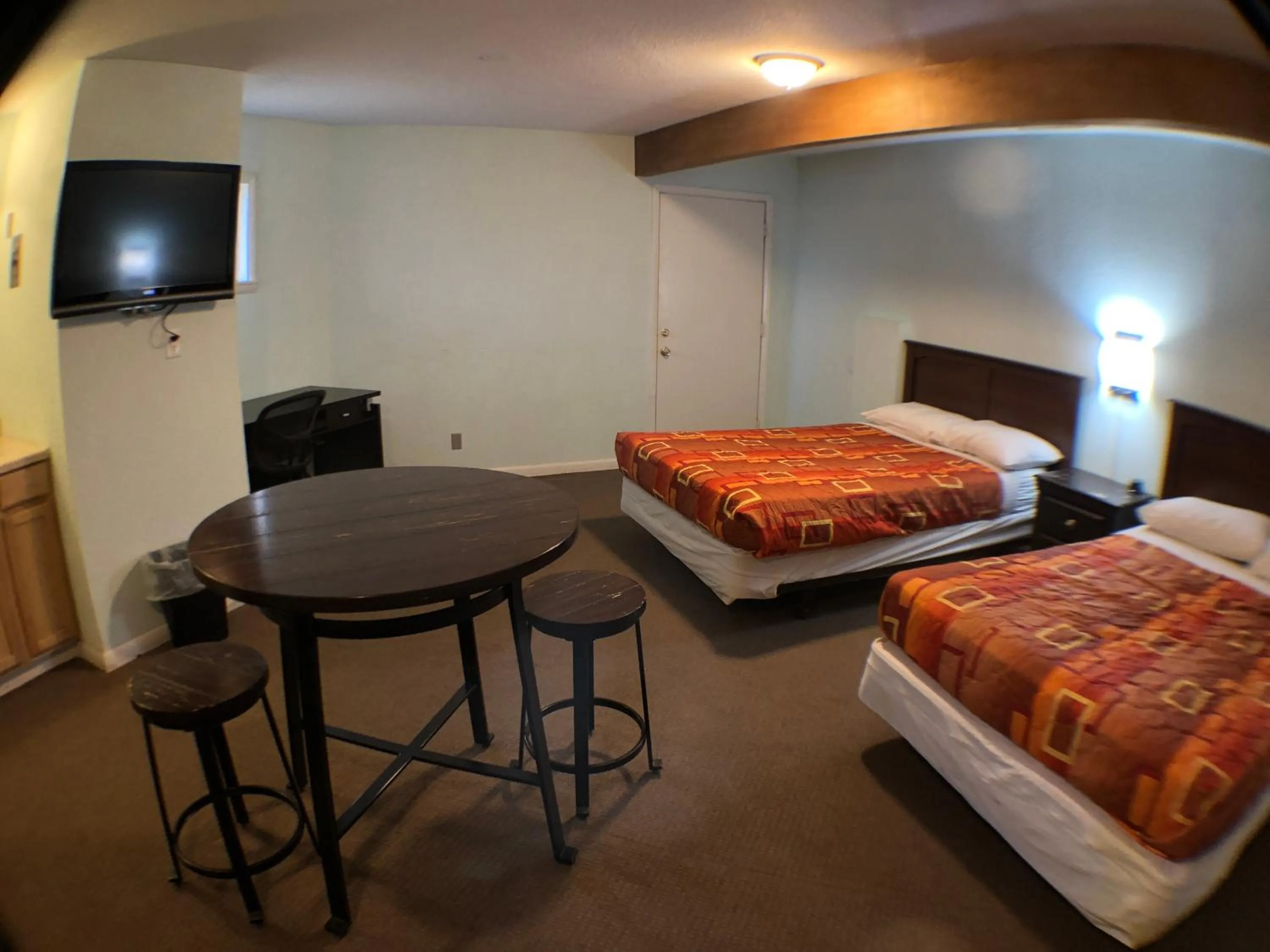 Bed in Tower 64 Motel & RV