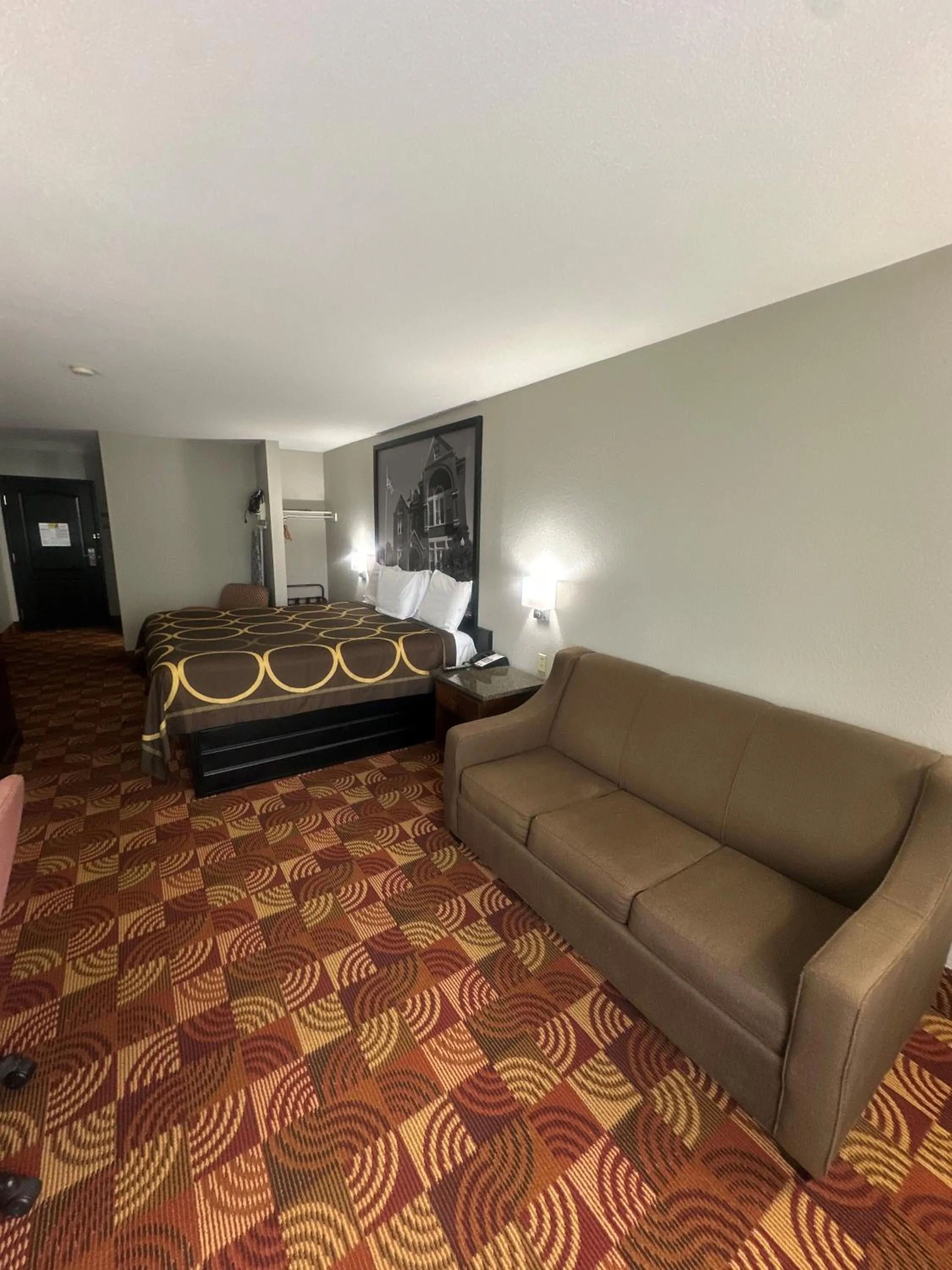 Bedroom, Bed in Super 8 by Wyndham Lake of the Ozarks