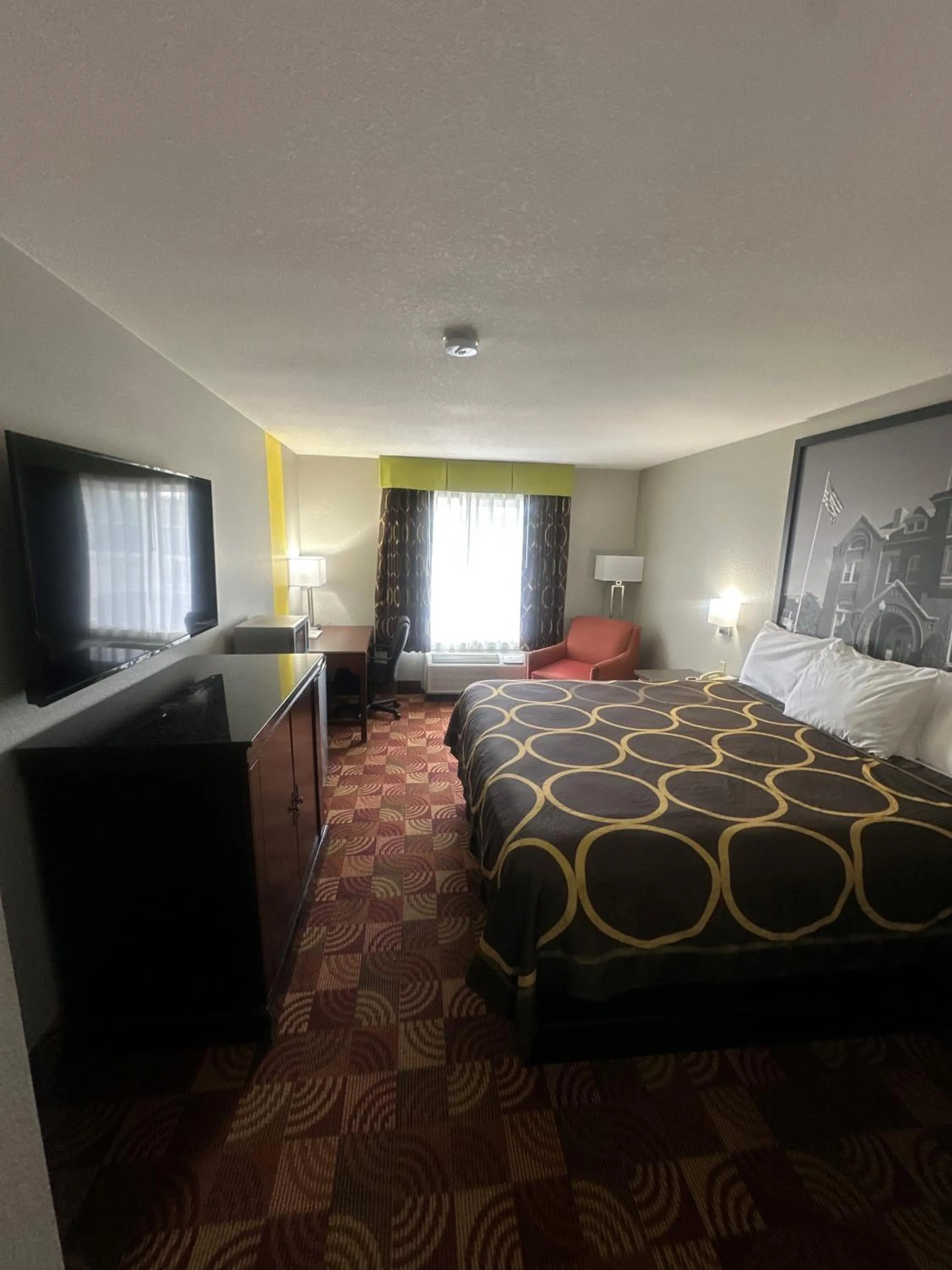 Bathroom, Bed in Super 8 by Wyndham Lake of the Ozarks