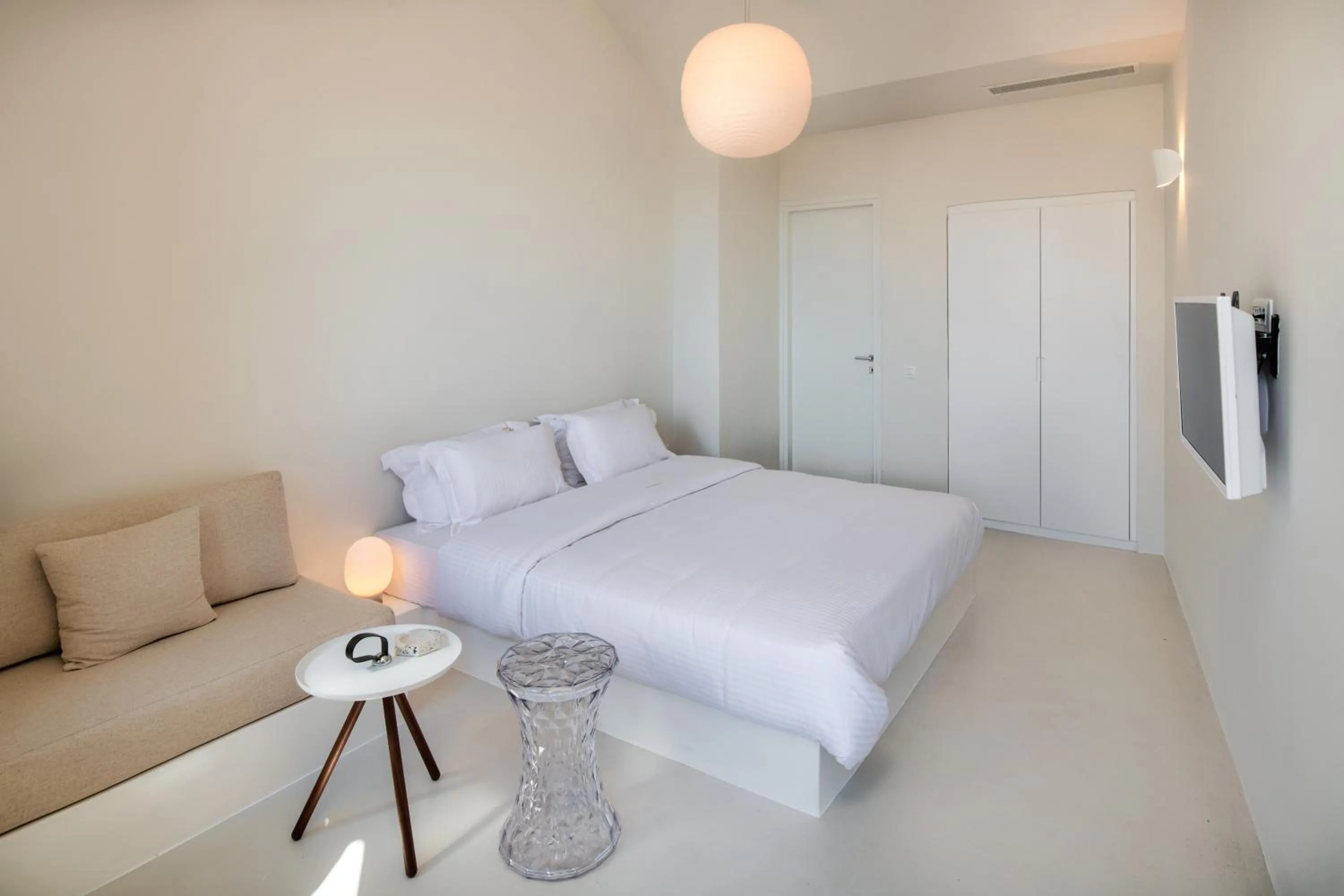 Bed in Old Castle Oia