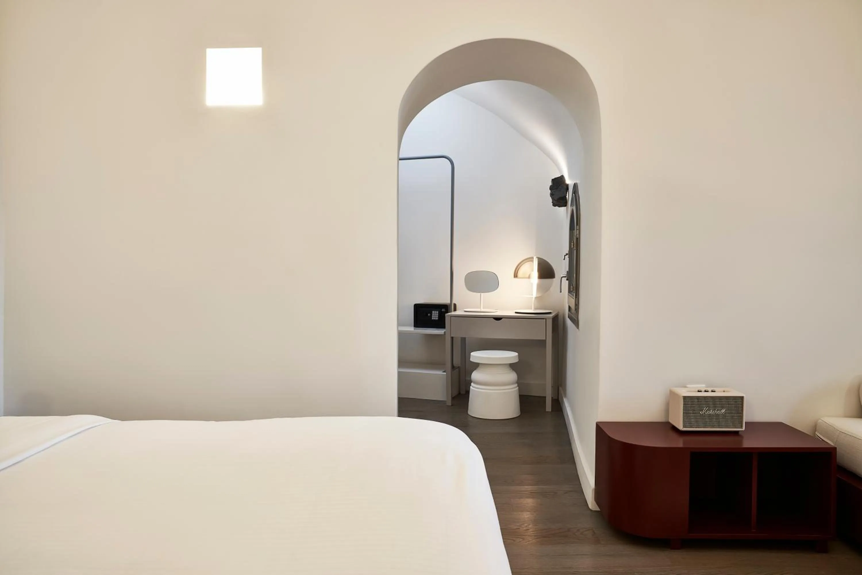 Seating area, Bed in Old Castle Oia