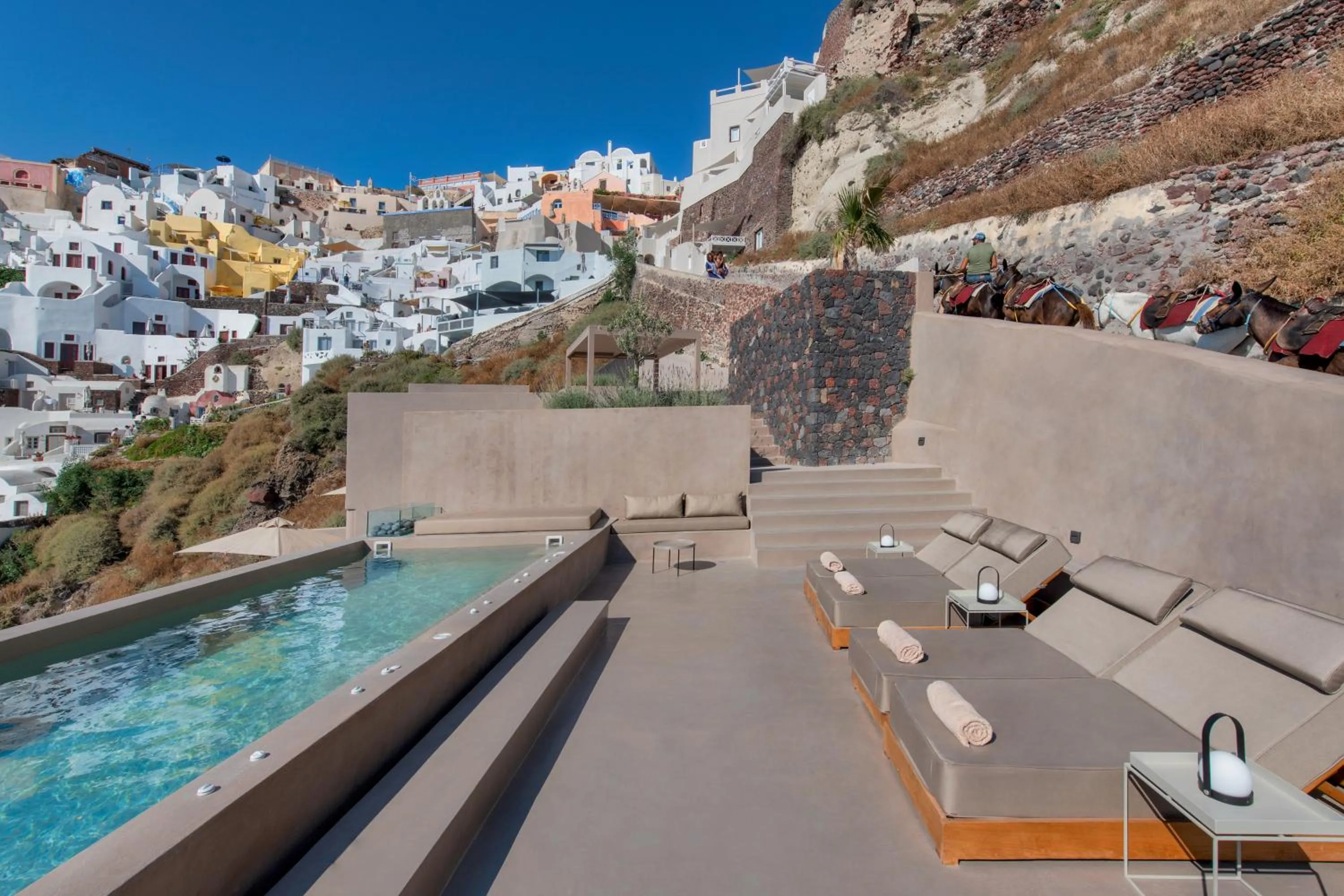 Property building in Old Castle Oia