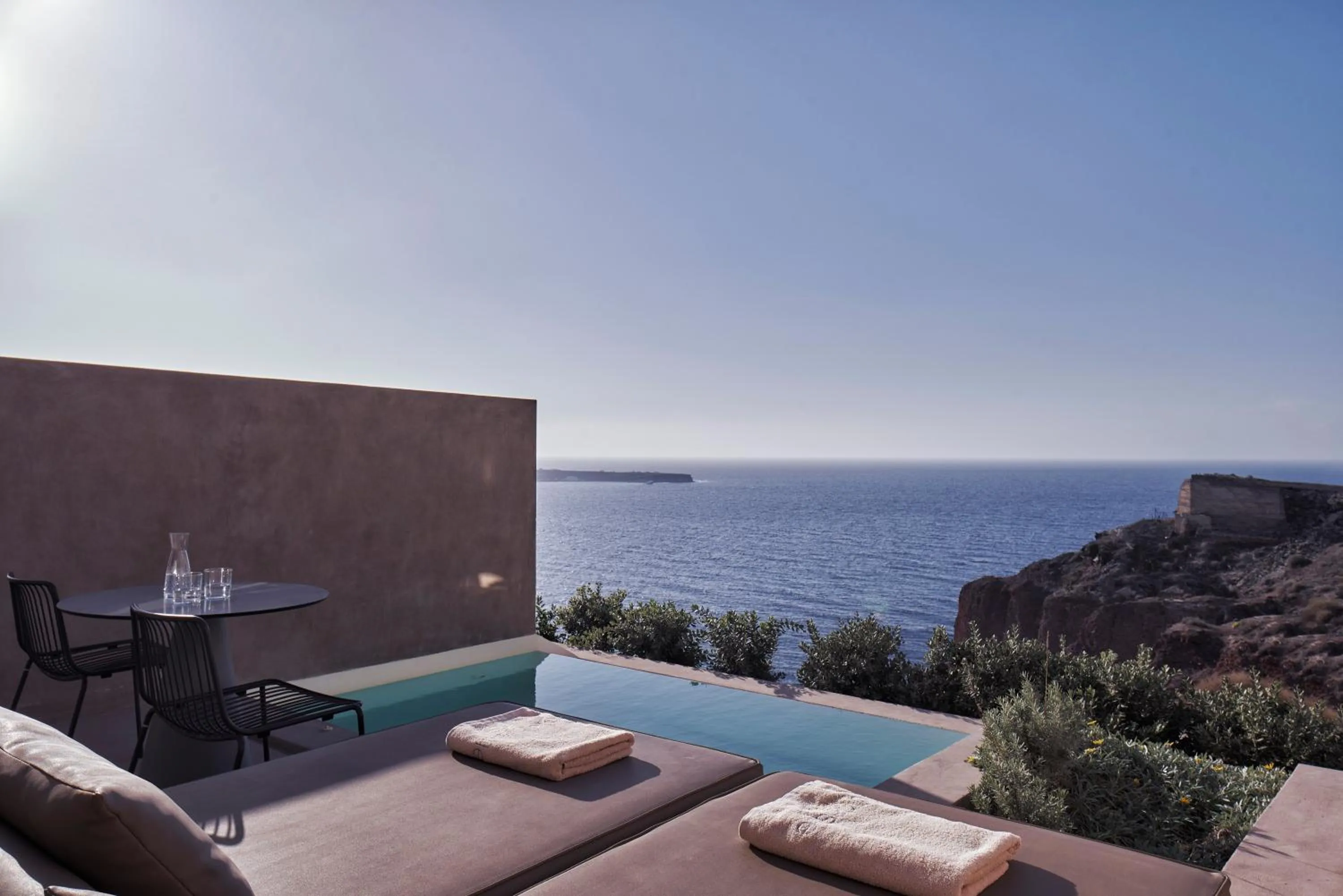 Pool view in Old Castle Oia