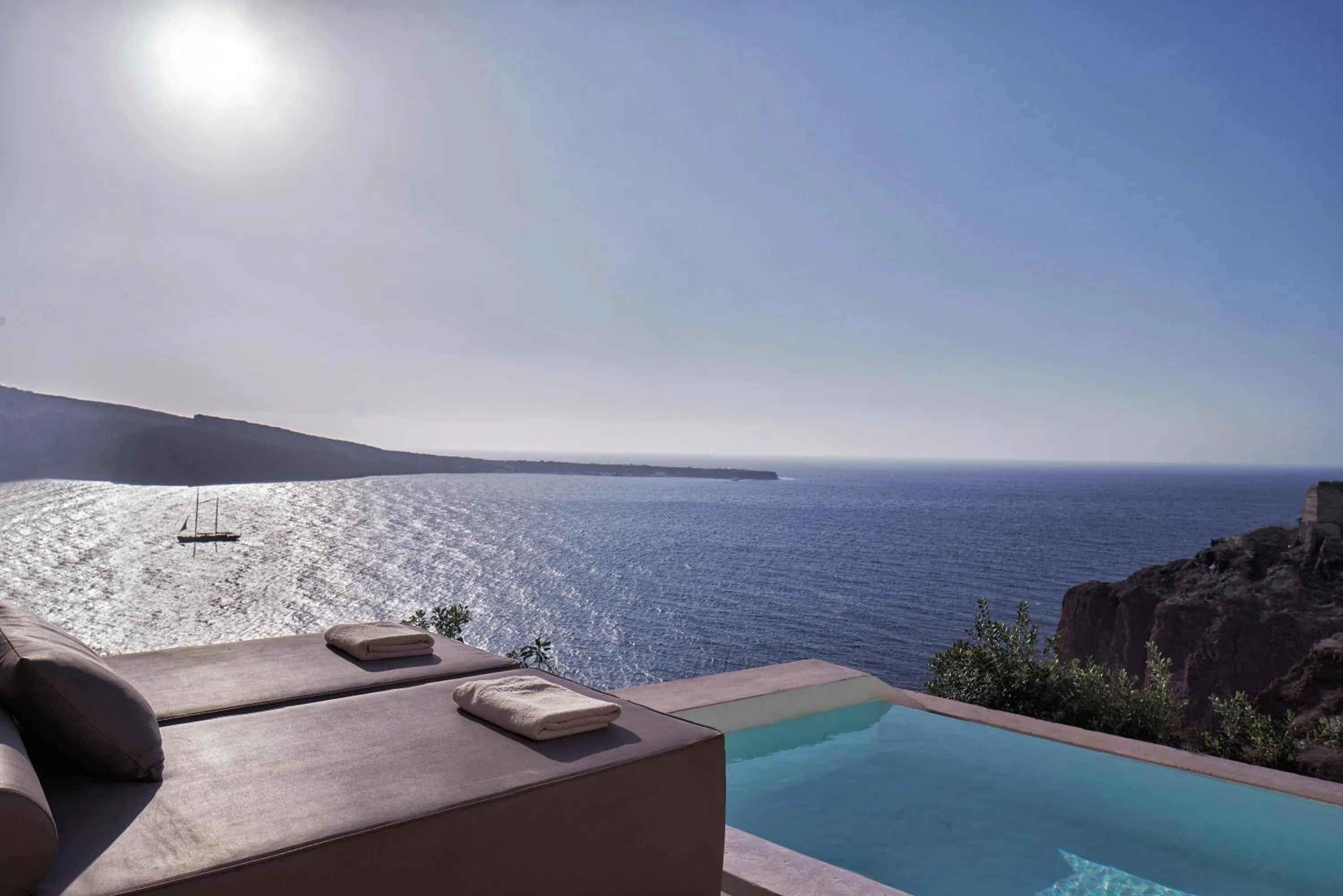 Pool view in Old Castle Oia