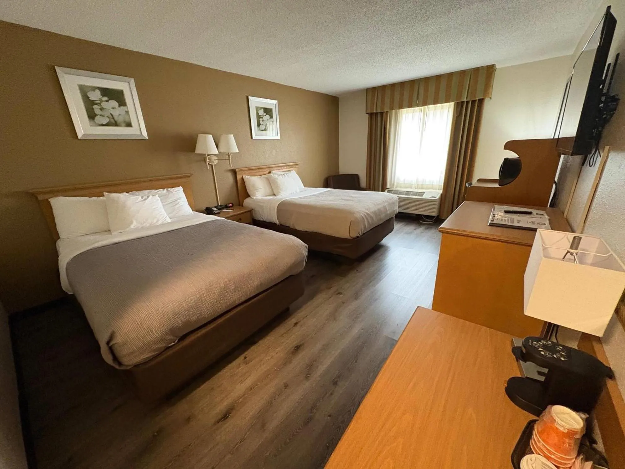 Bedroom, Bed in Quality Inn Perrysburg - Toledo South