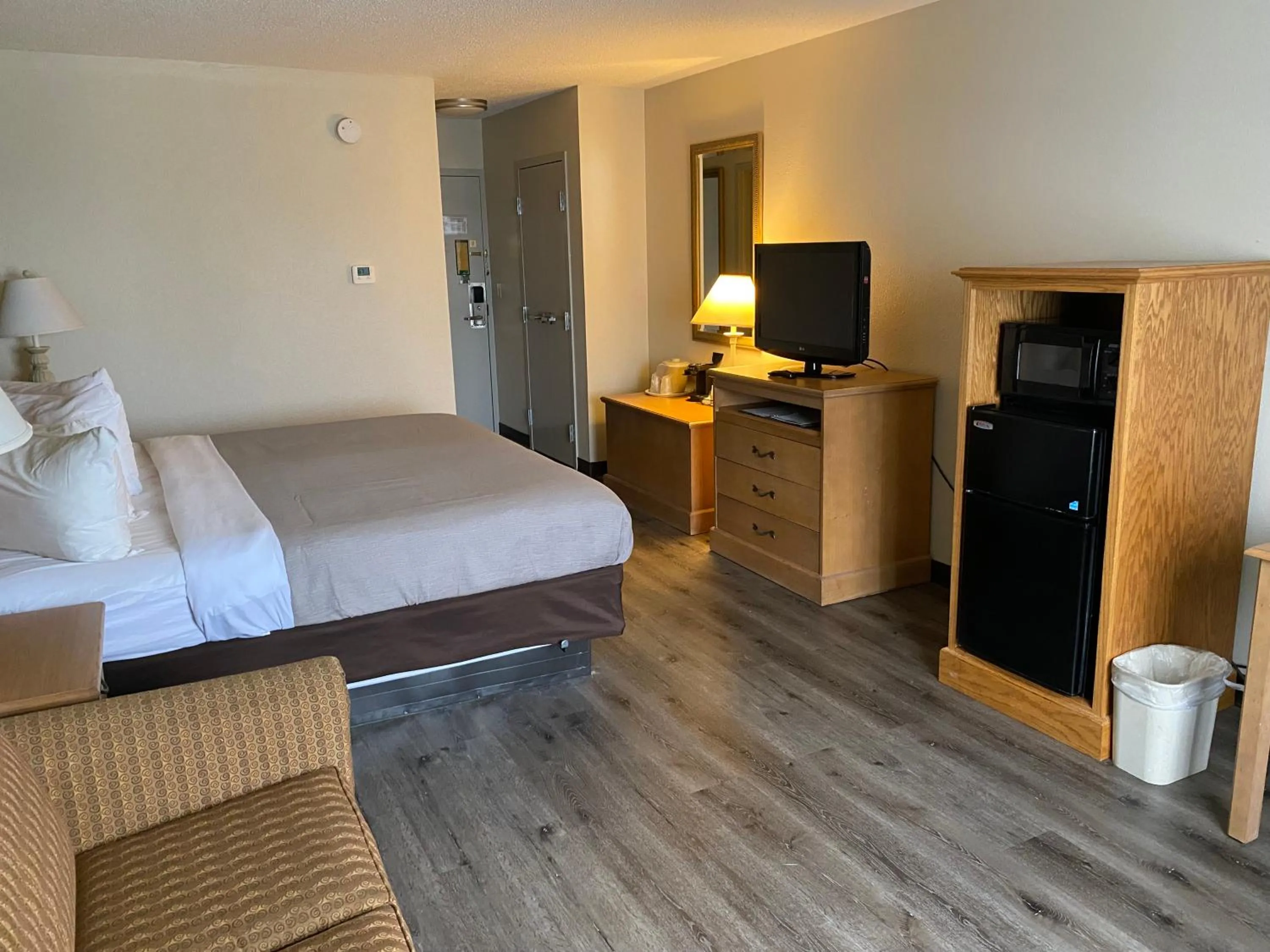 Bed in Quality Inn Perrysburg - Toledo South