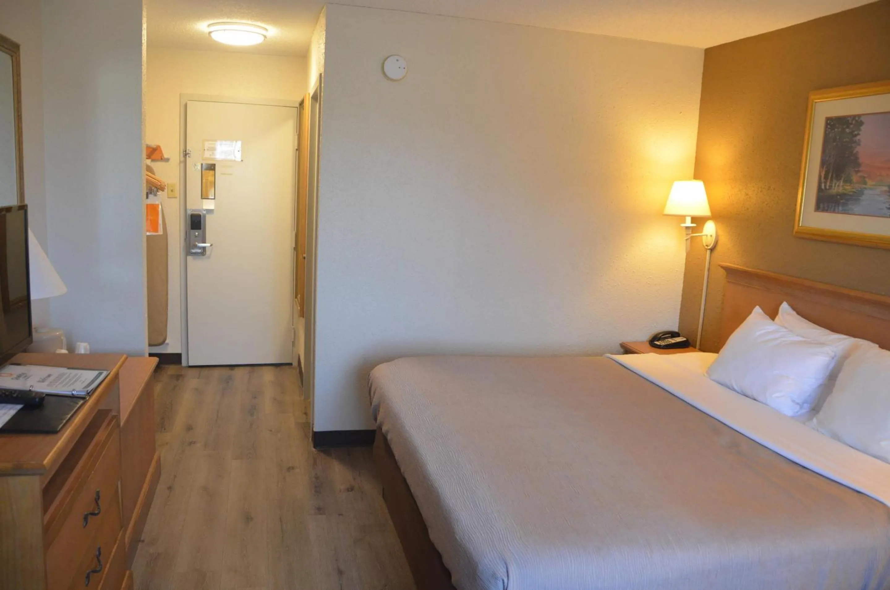 Bedroom, Bed in Quality Inn Perrysburg - Toledo South