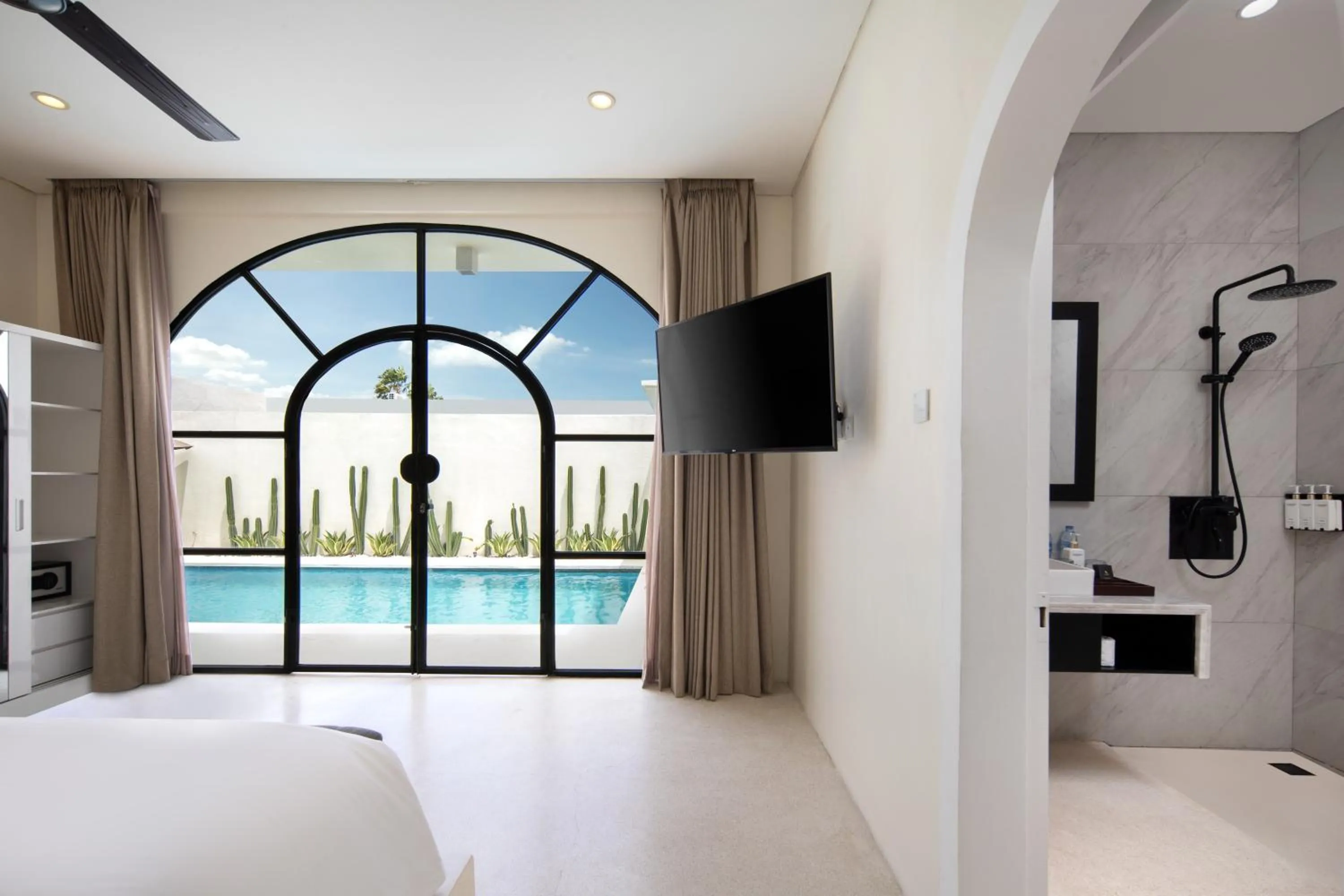 Bedroom, Bed in The Grand Daha Luxury Villas