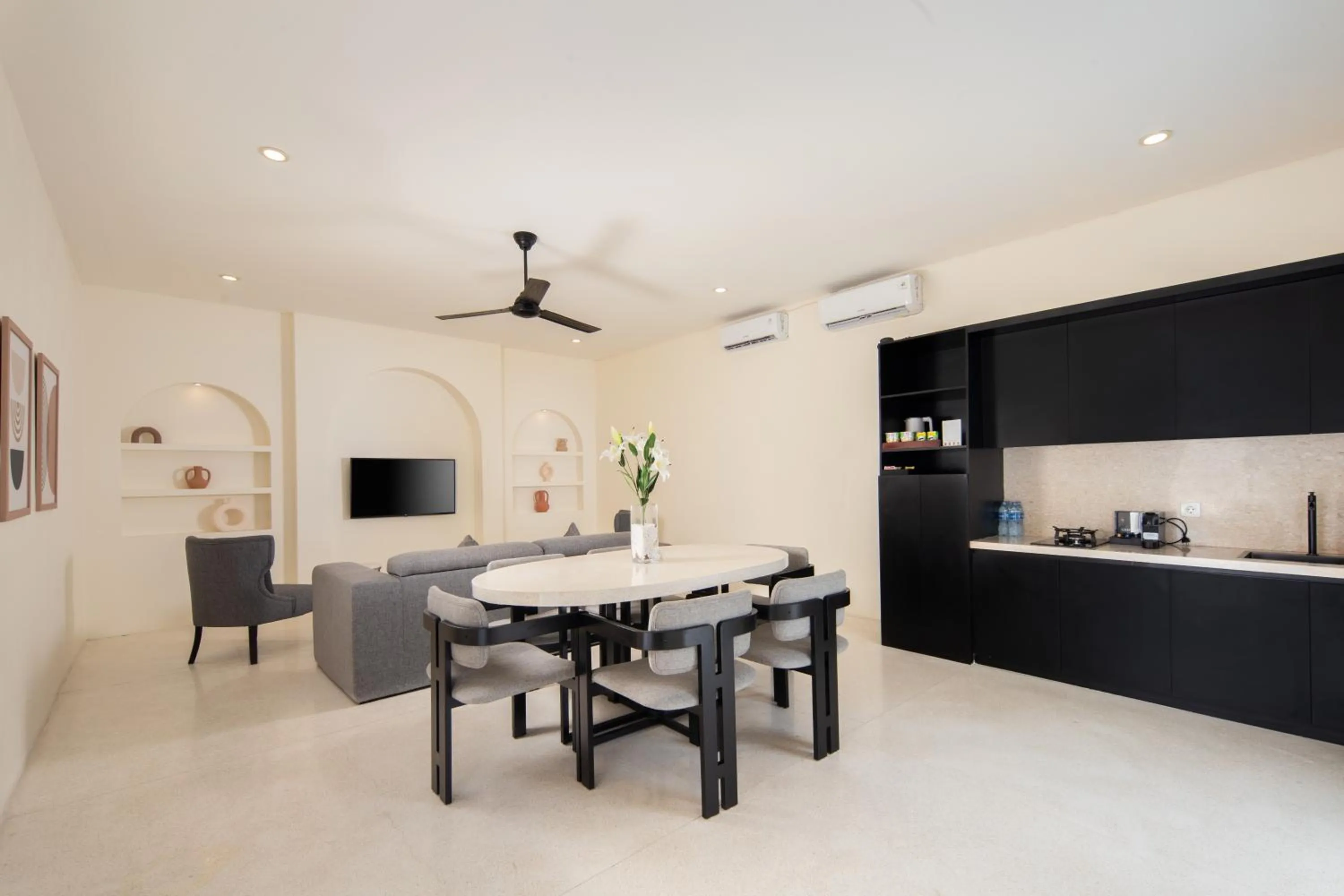 TV and multimedia in The Grand Daha Luxury Villas