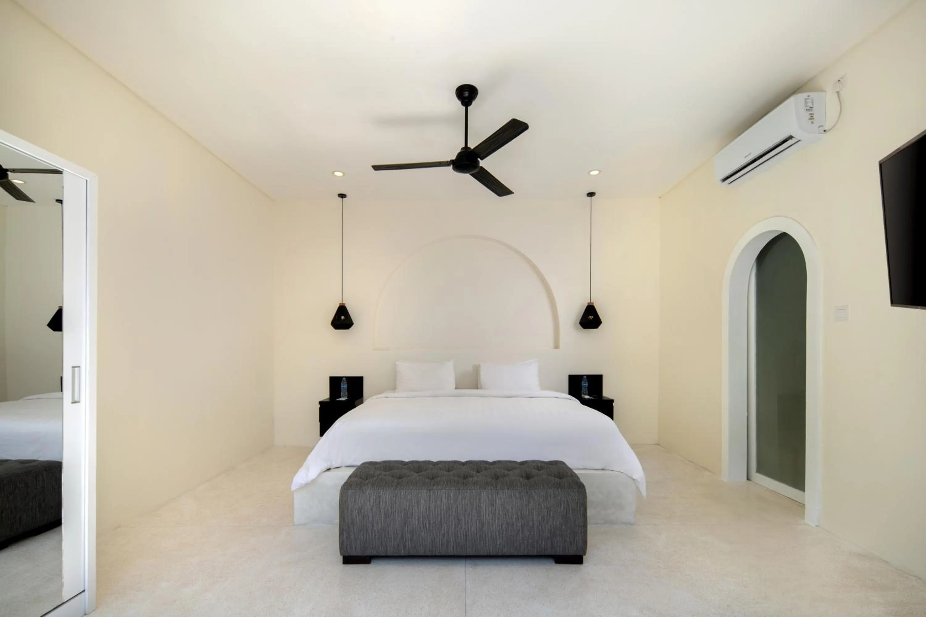 Bed in The Grand Daha Luxury Villas
