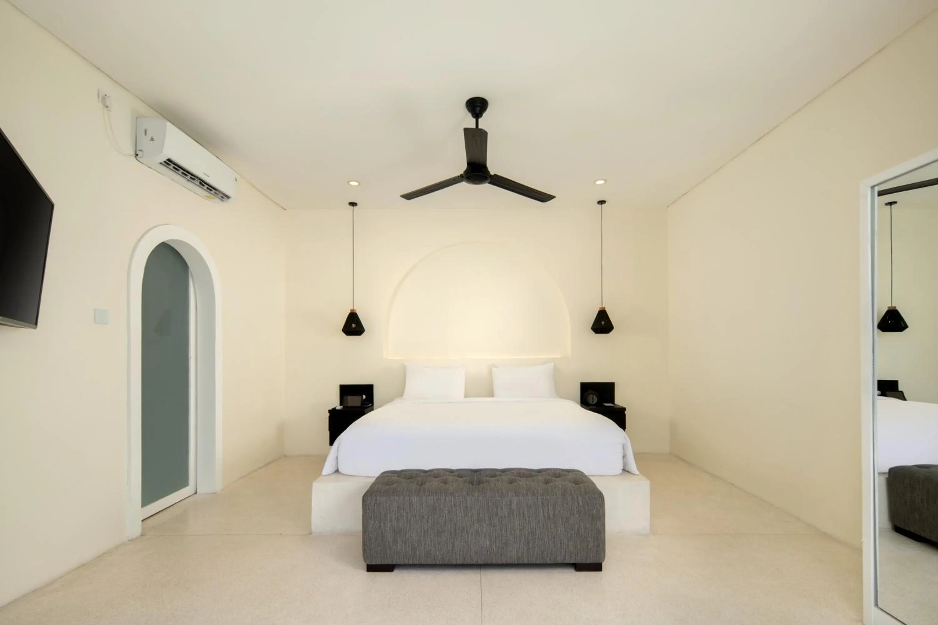 Bed in The Grand Daha Luxury Villas