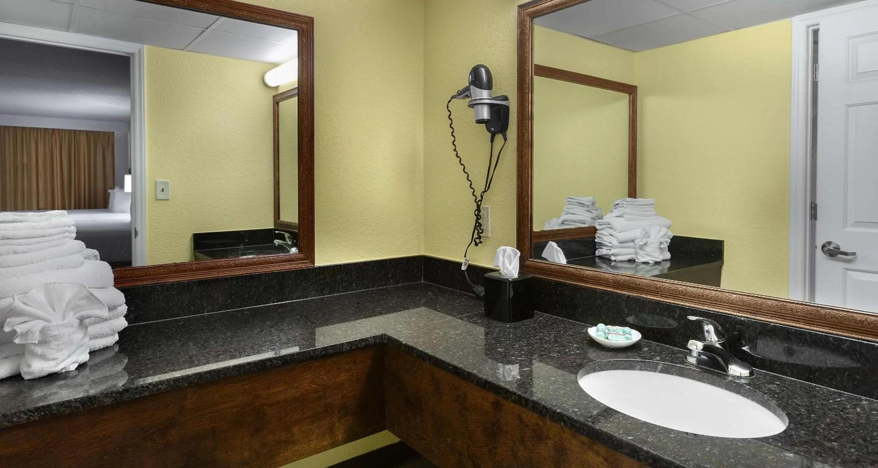 Bathroom in Best Western Ocean Sands Beach Resort