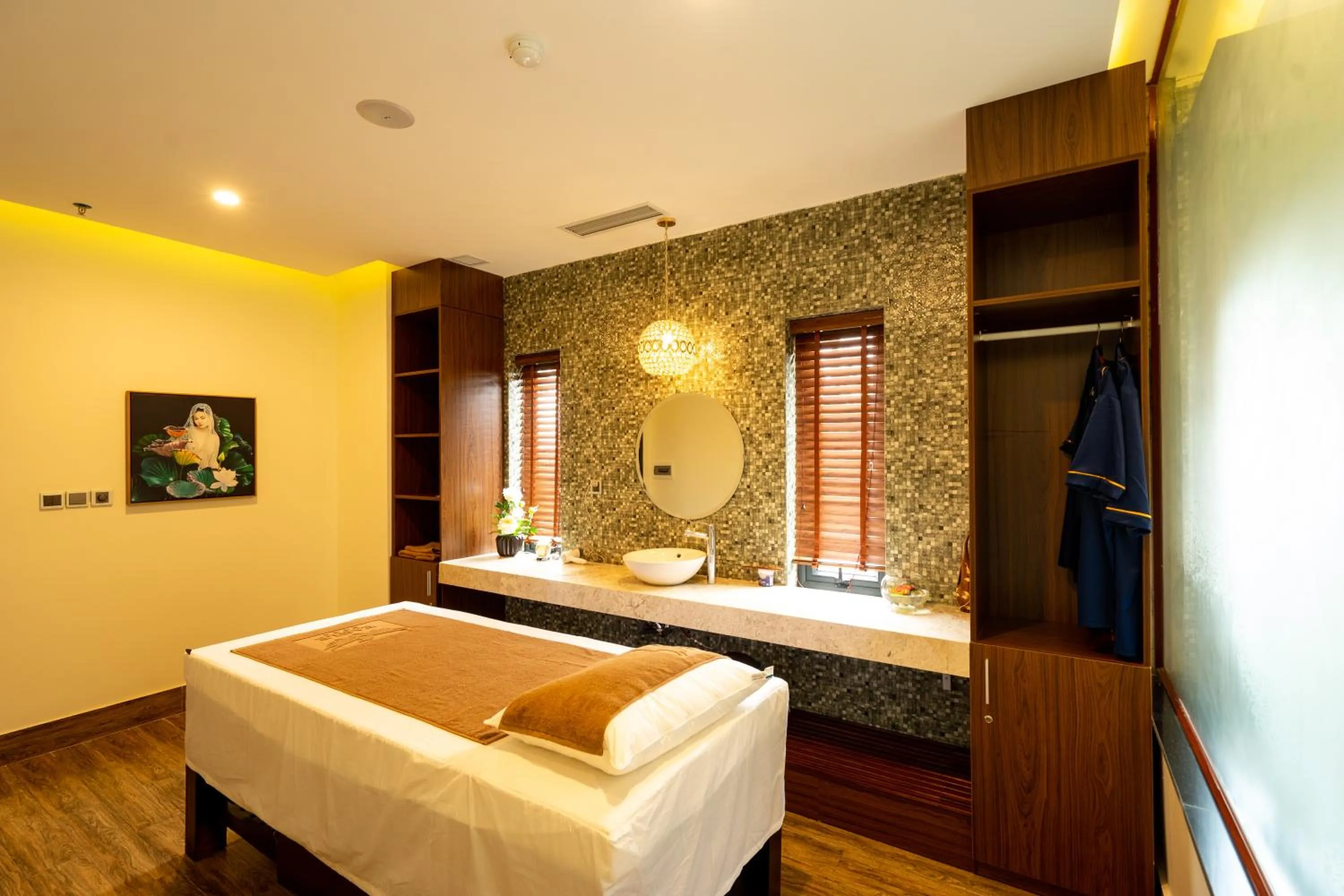 Massage in Eagle Hotel