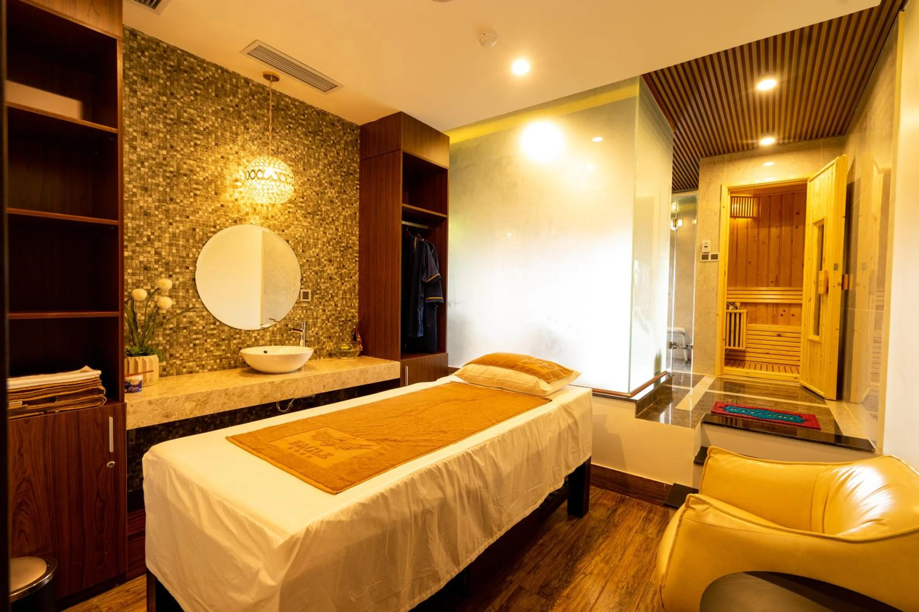 Massage, Bed in Eagle Hotel