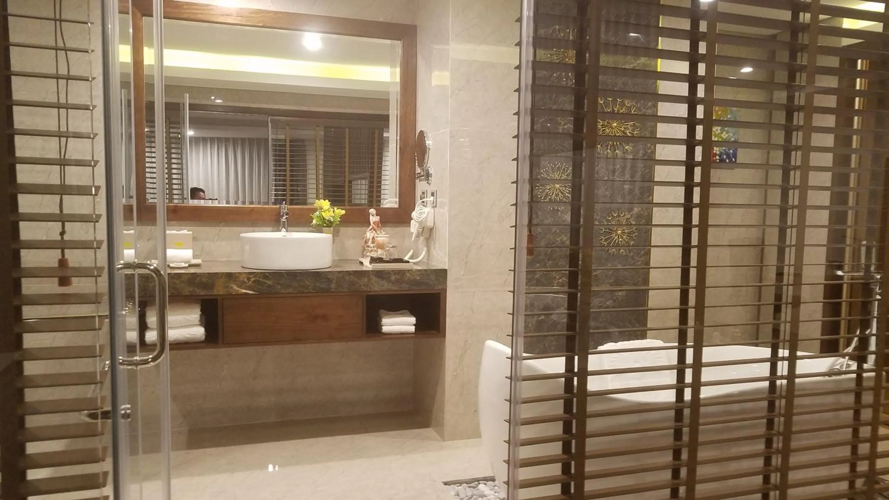 Toilet in Eagle Hotel