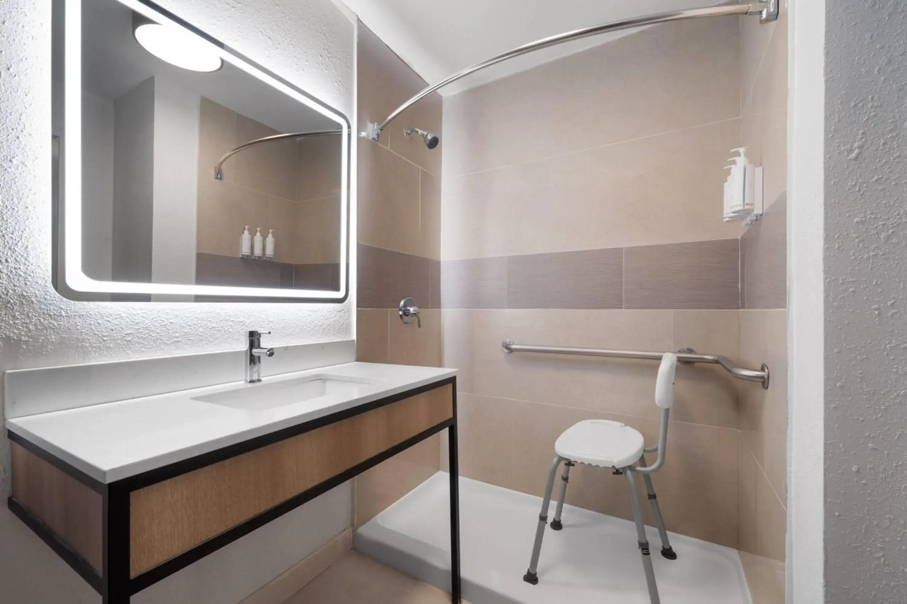 King Room with Roll-in Shower - Mobility Access/Non-Smoking in La Quinta Inn & Suites by Wyndham Myrtle Beach King Room with Roll-in Shower - Mobility Access/Non-Smoking in La Quinta Inn & Suites by Wyndham Myrtle Beach