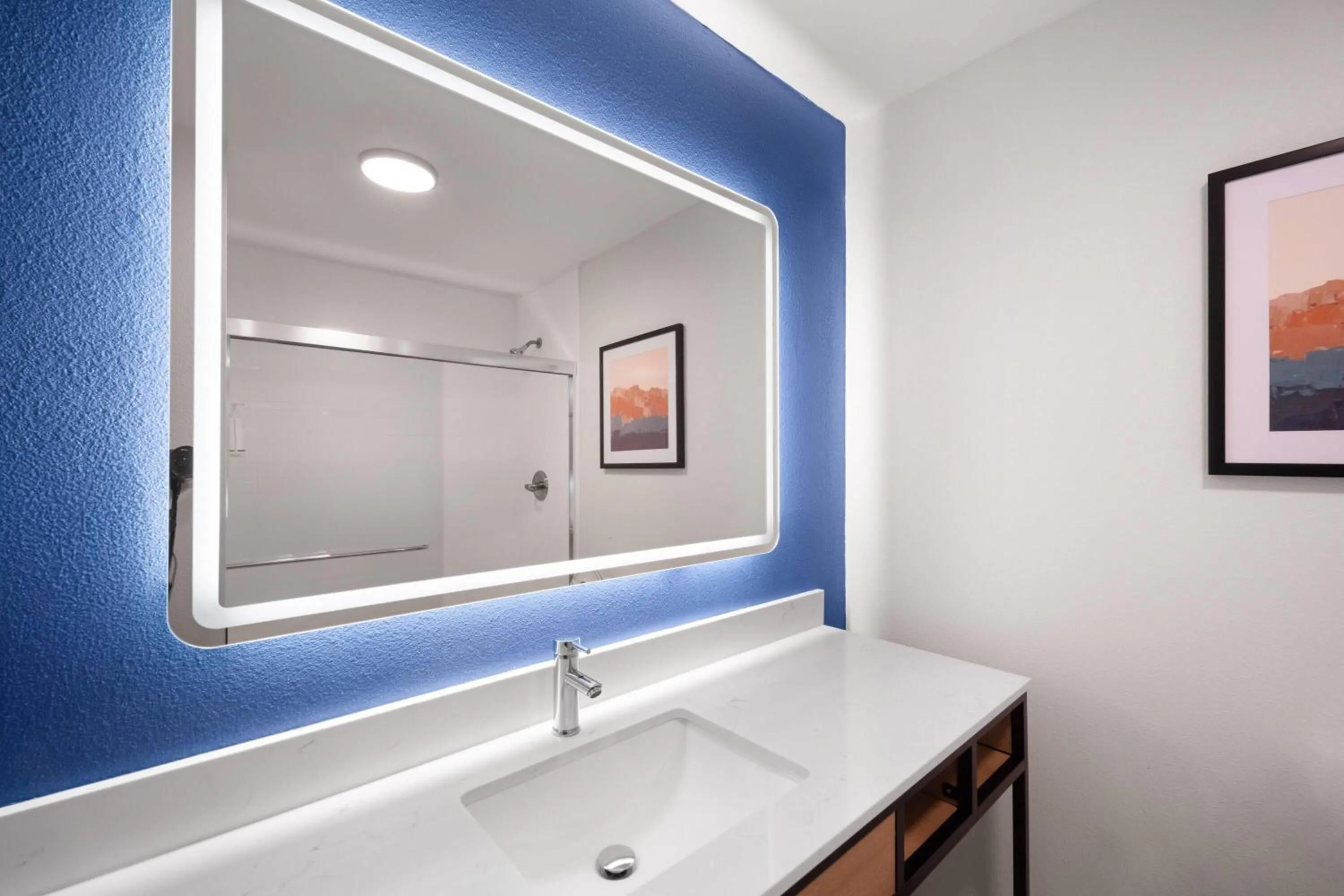 Bathroom in La Quinta Inn & Suites by Wyndham Myrtle Beach