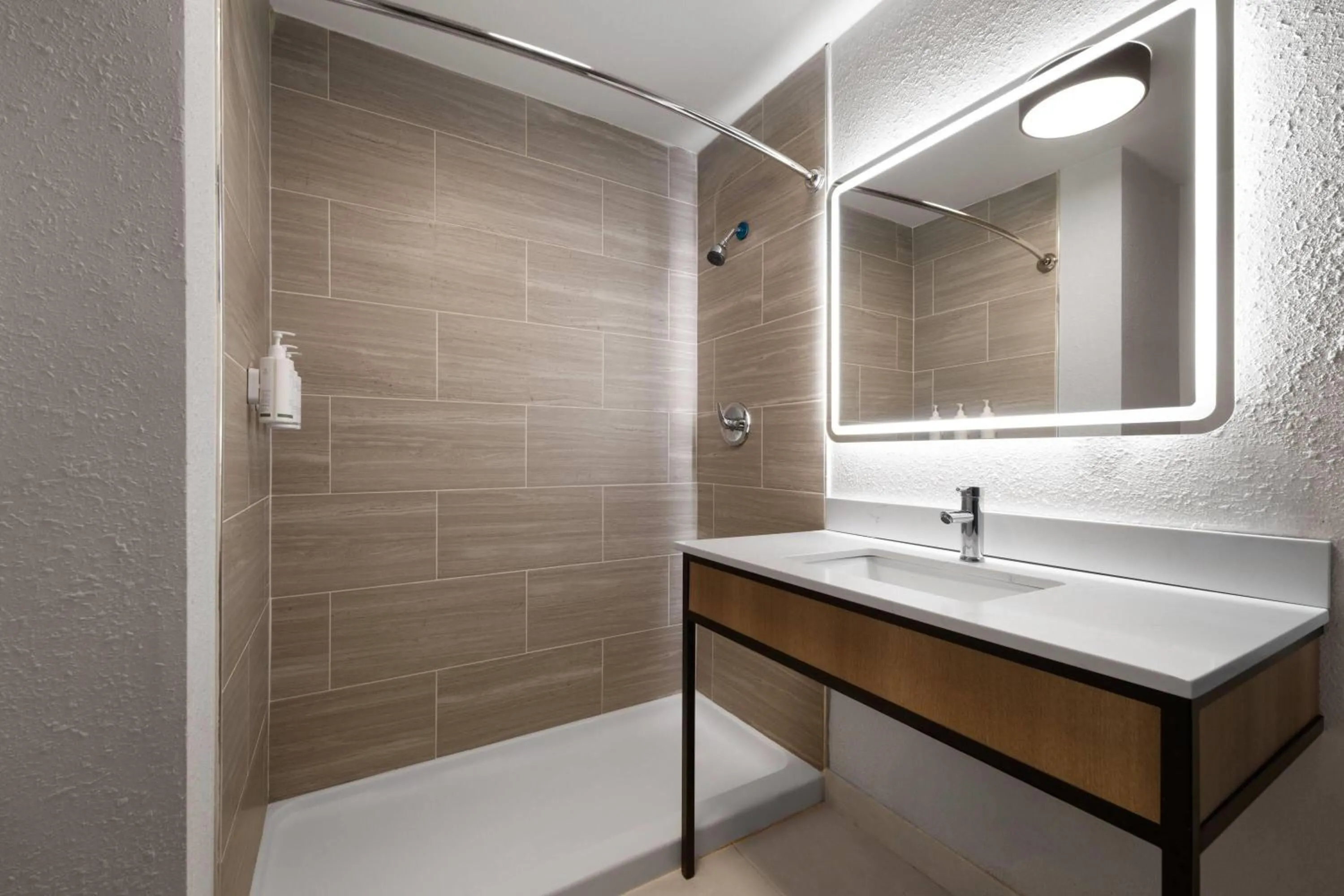 Shower in La Quinta Inn & Suites by Wyndham Myrtle Beach