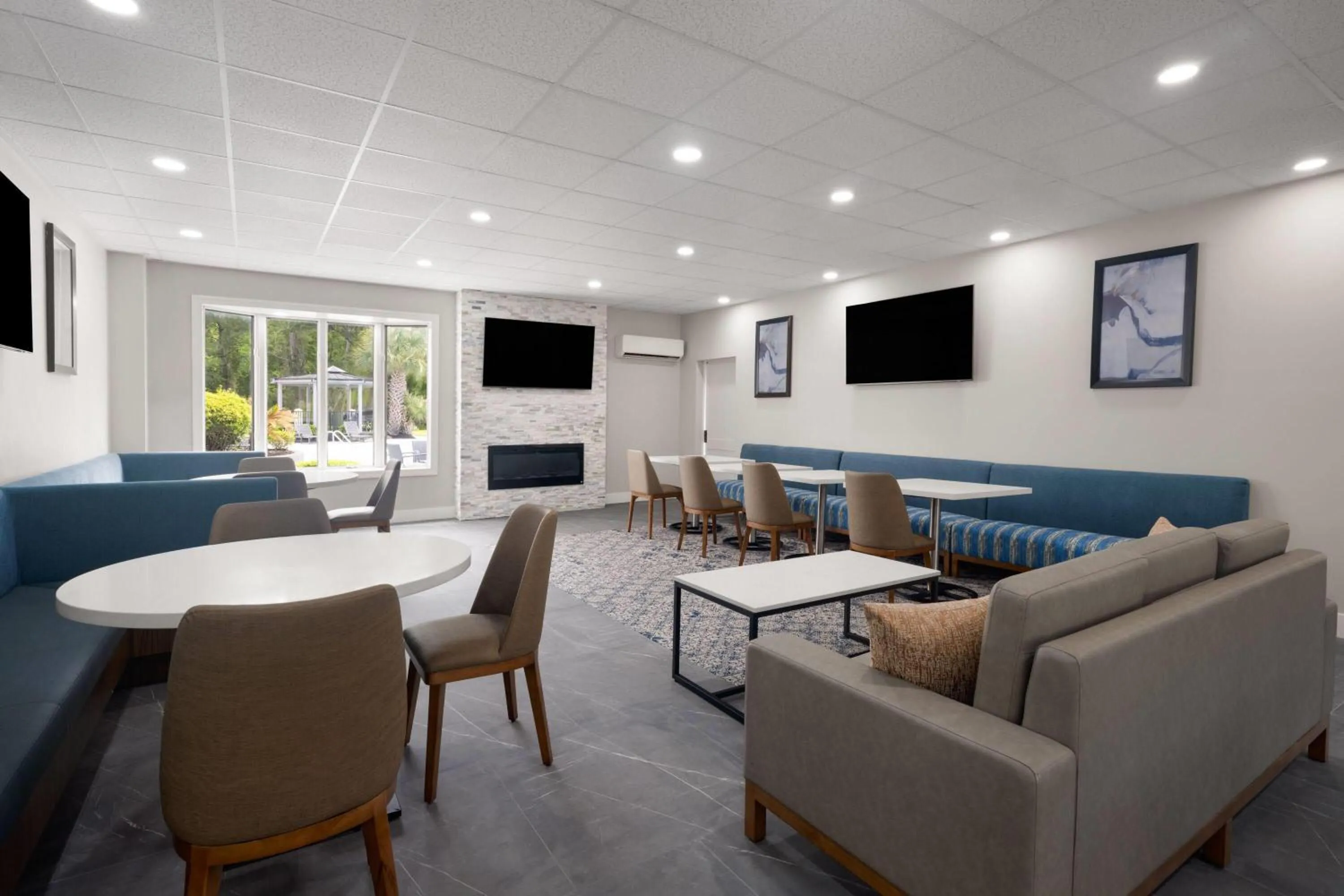 Lobby or reception in La Quinta Inn & Suites by Wyndham Myrtle Beach