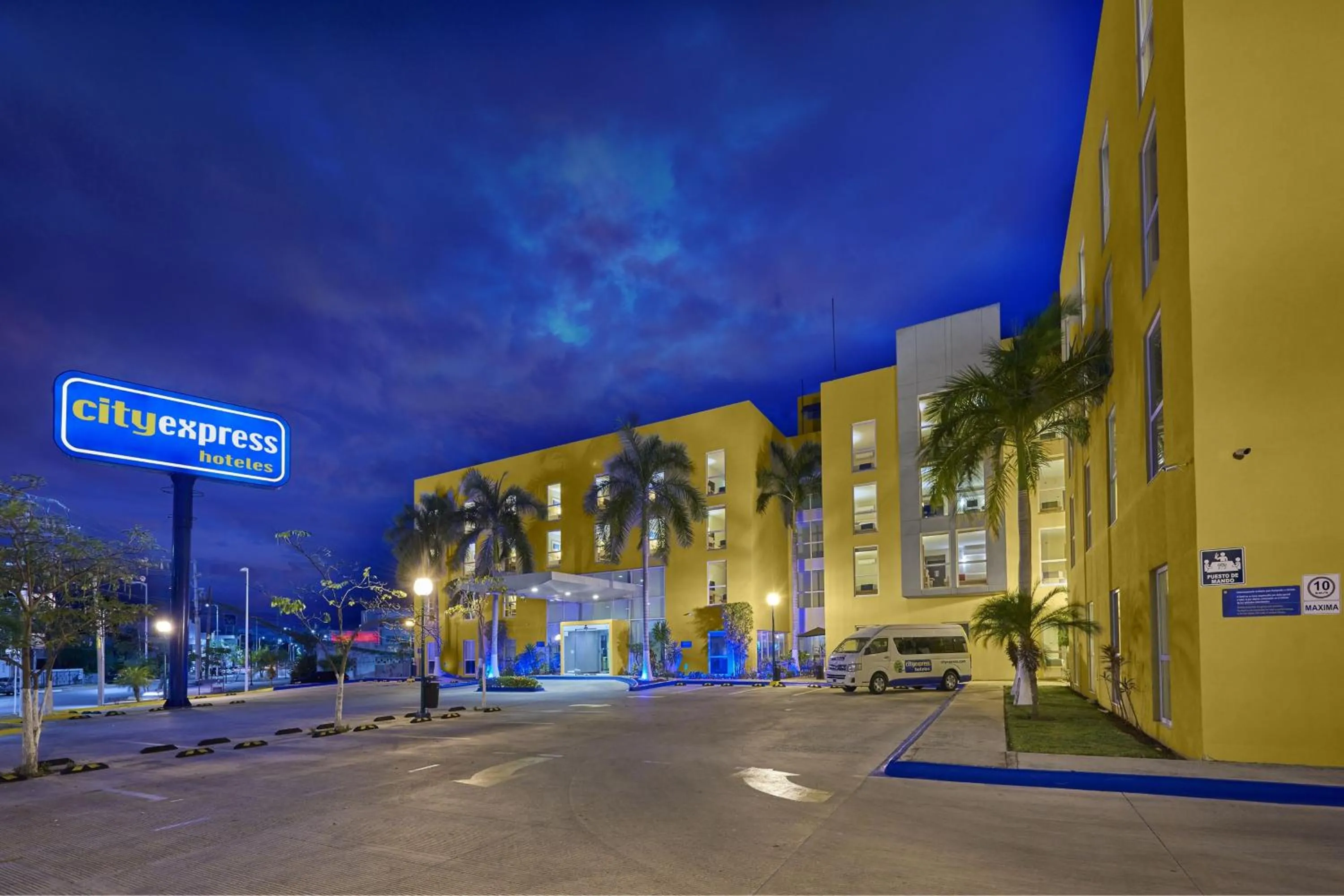 Property building in City Express by Marriott Campeche