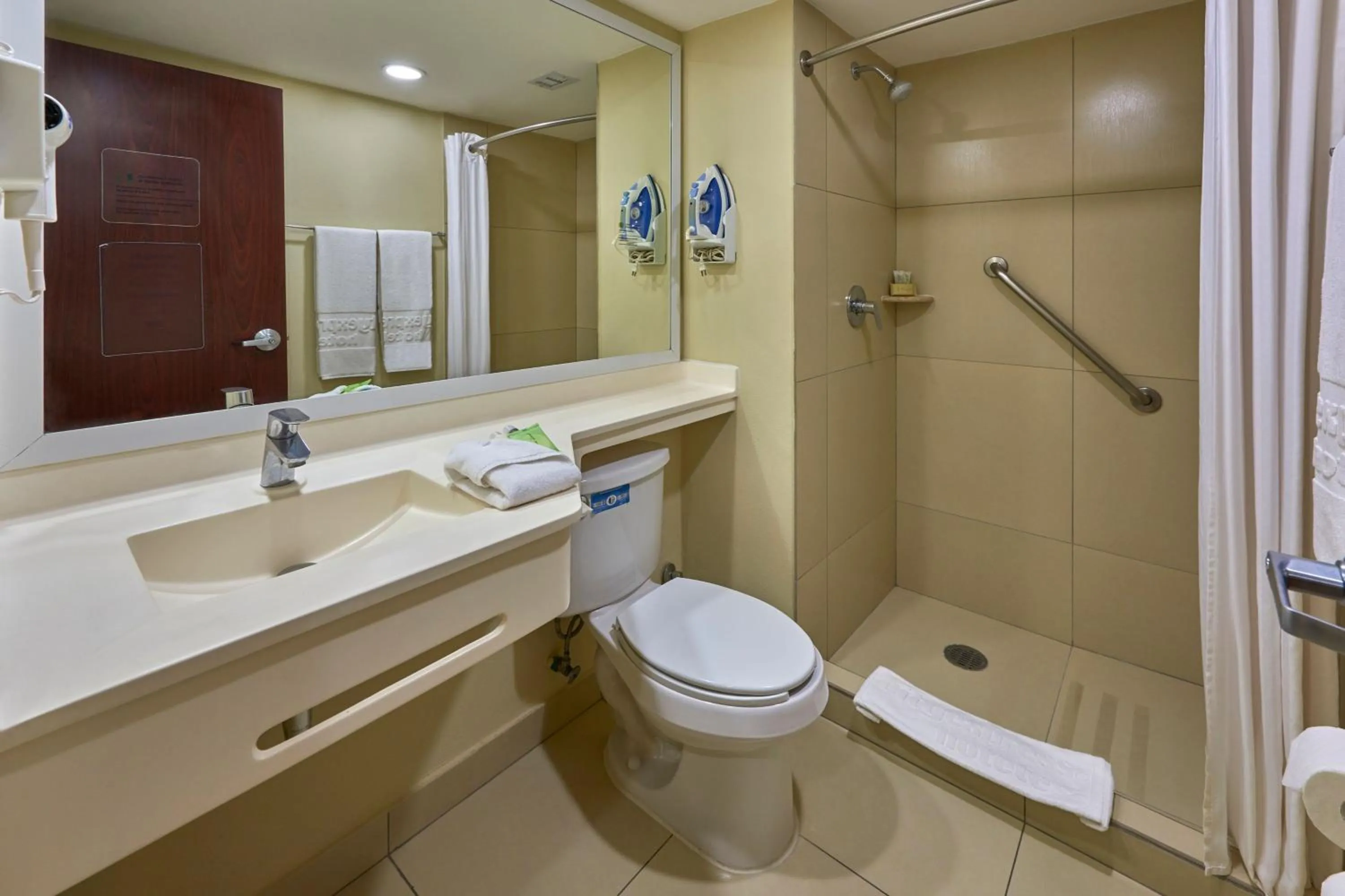 Bathroom in City Express by Marriott Campeche