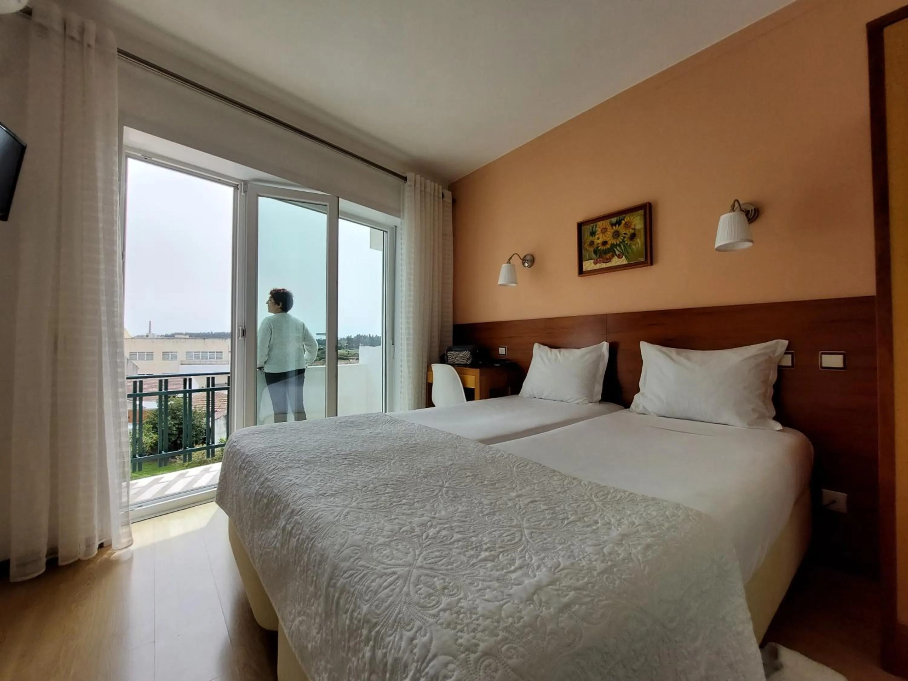 Balcony/Terrace, Bed in Hotel Santiago Vagos