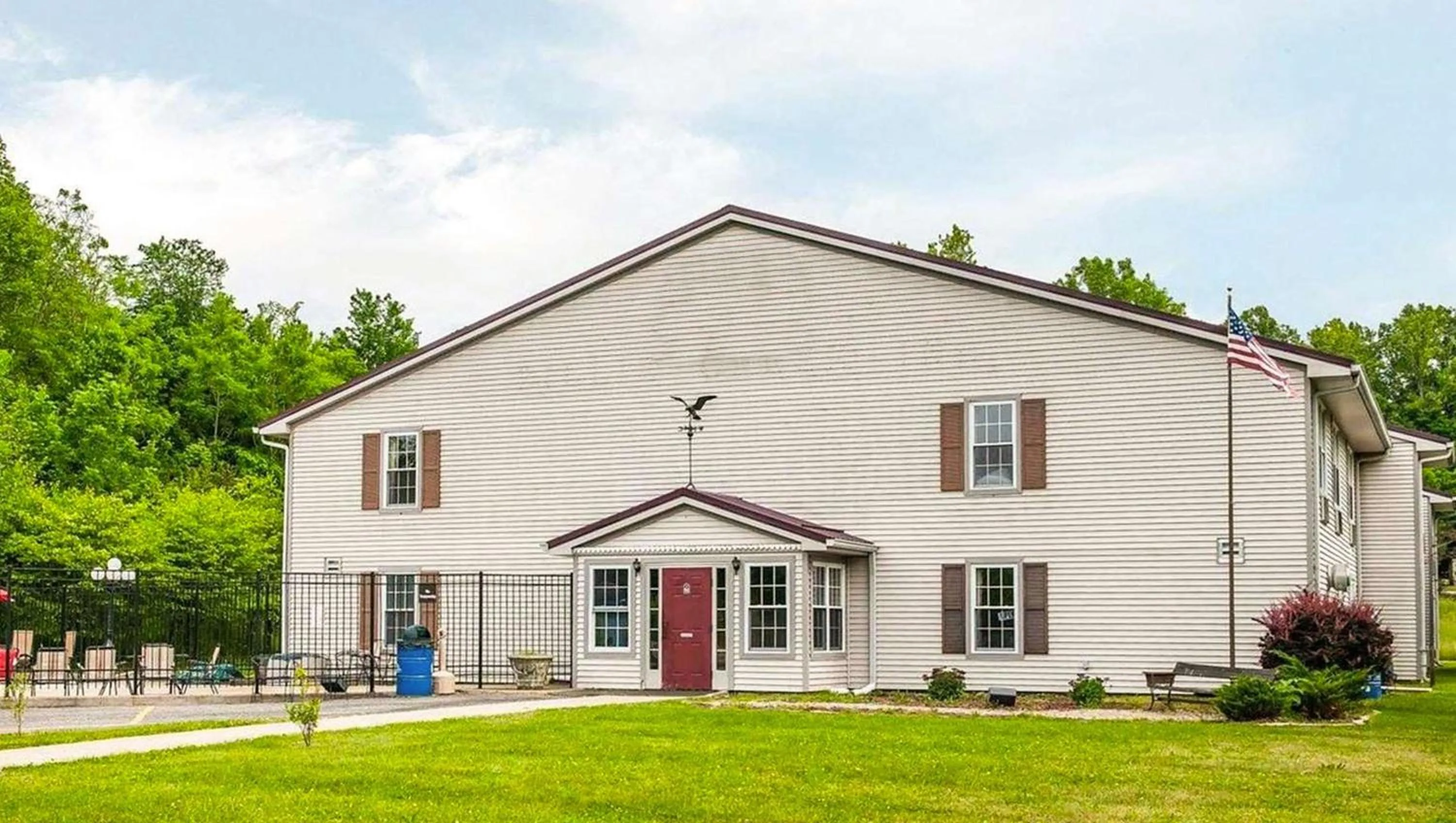 Property building in Royal Inn Rockville