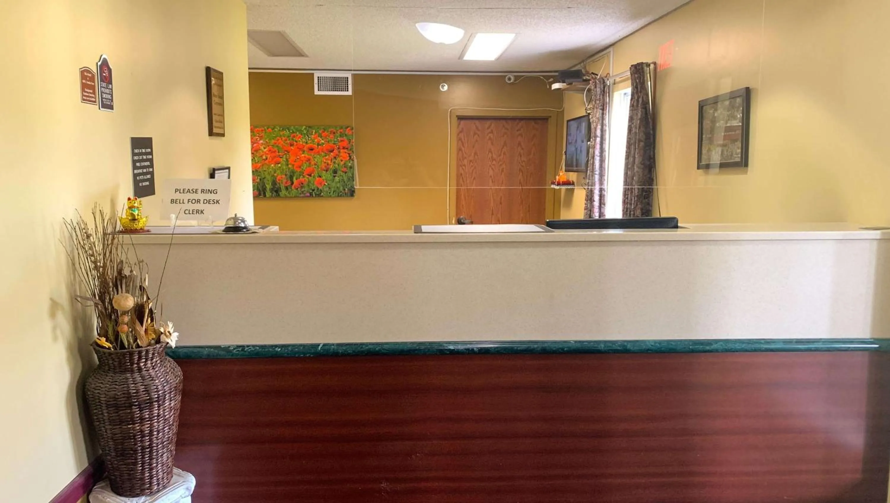 Lobby or reception in Royal Inn Rockville