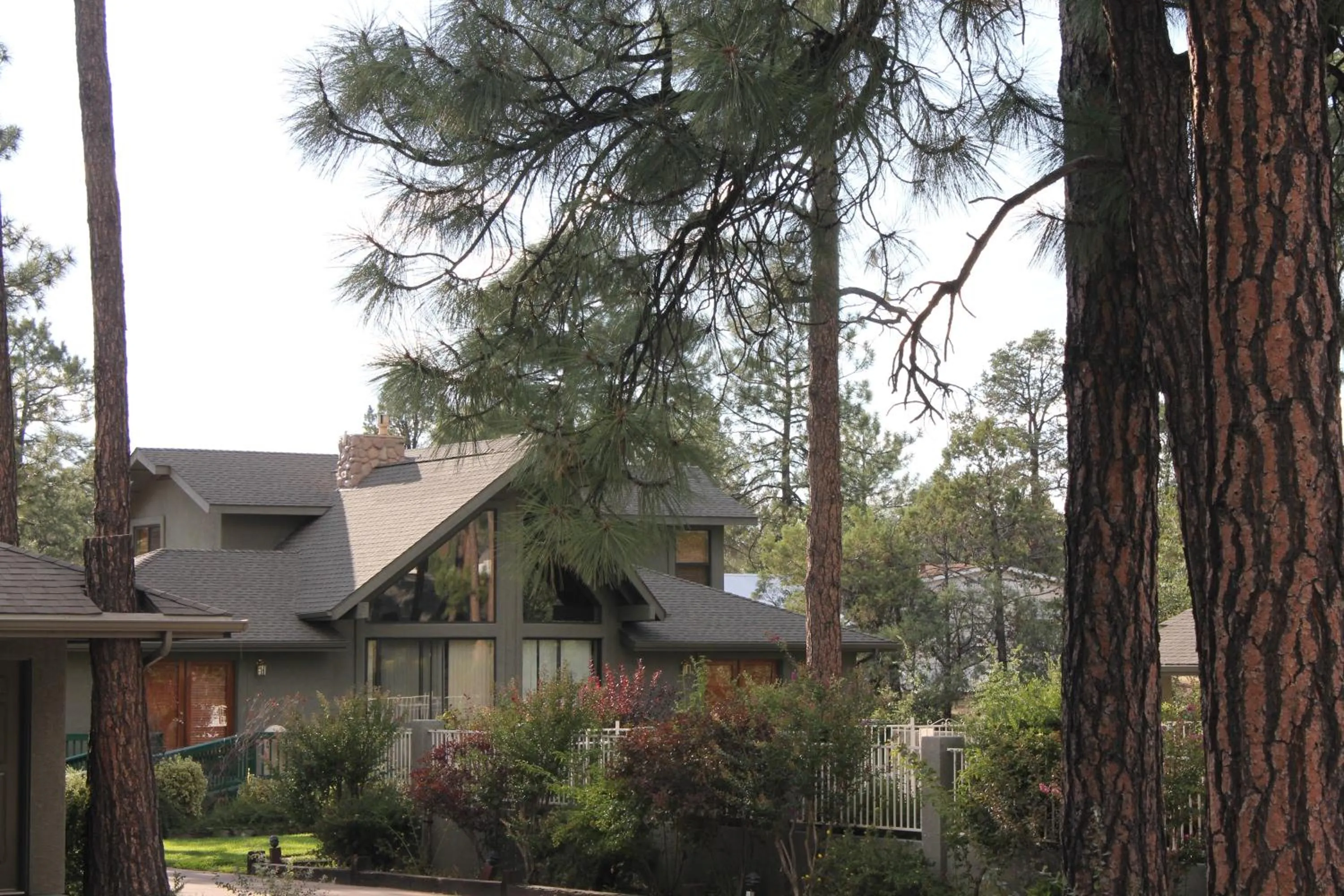 Facade/entrance in Majestic Mountain Inn