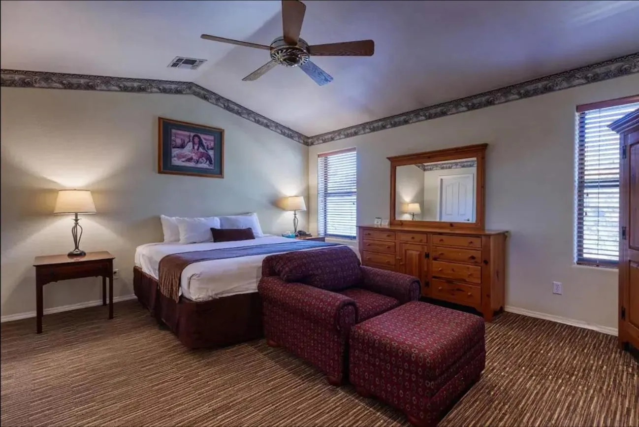 Bed in Majestic Mountain Inn