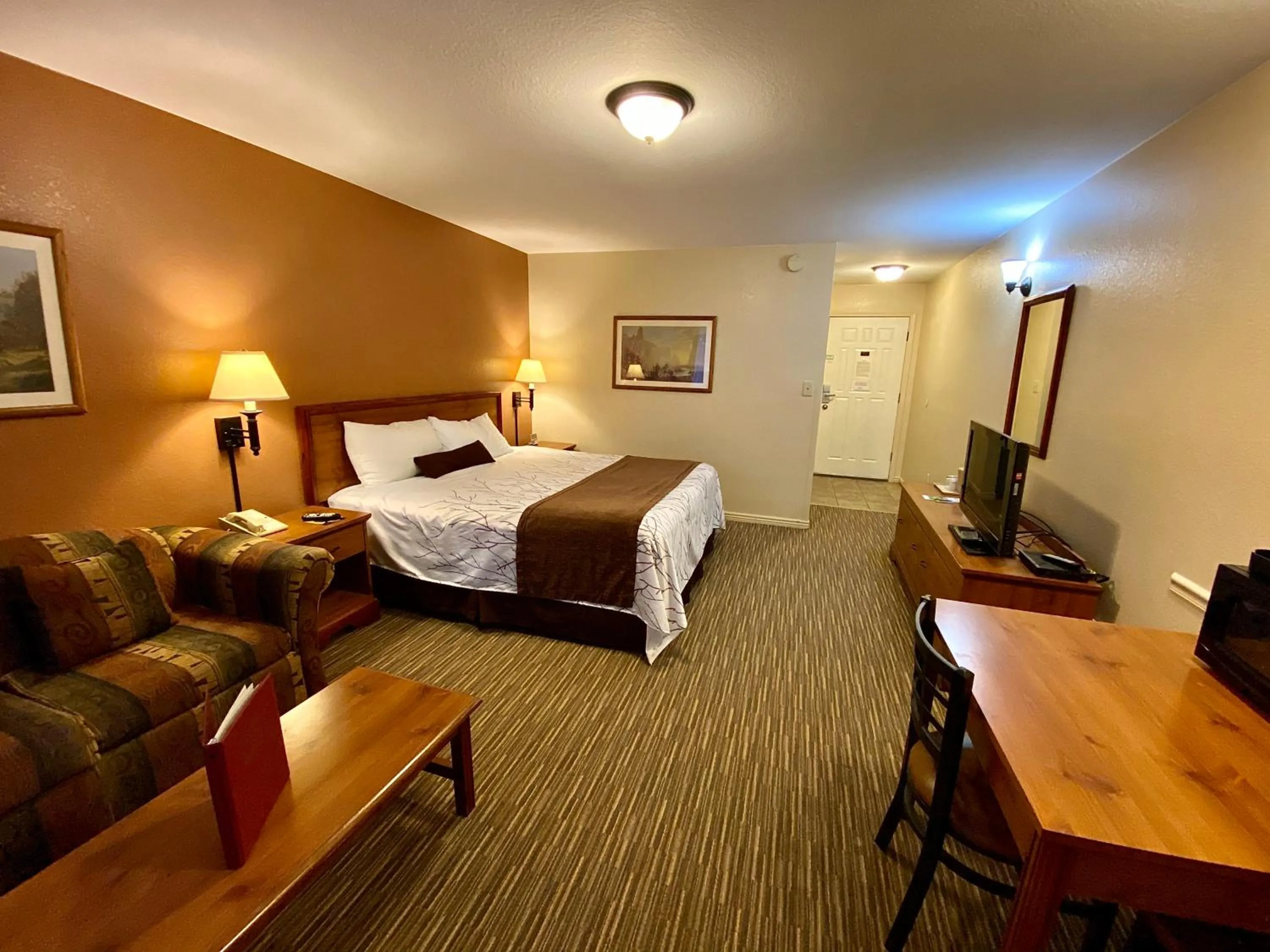 Photo of the whole room, Bed in Majestic Mountain Inn