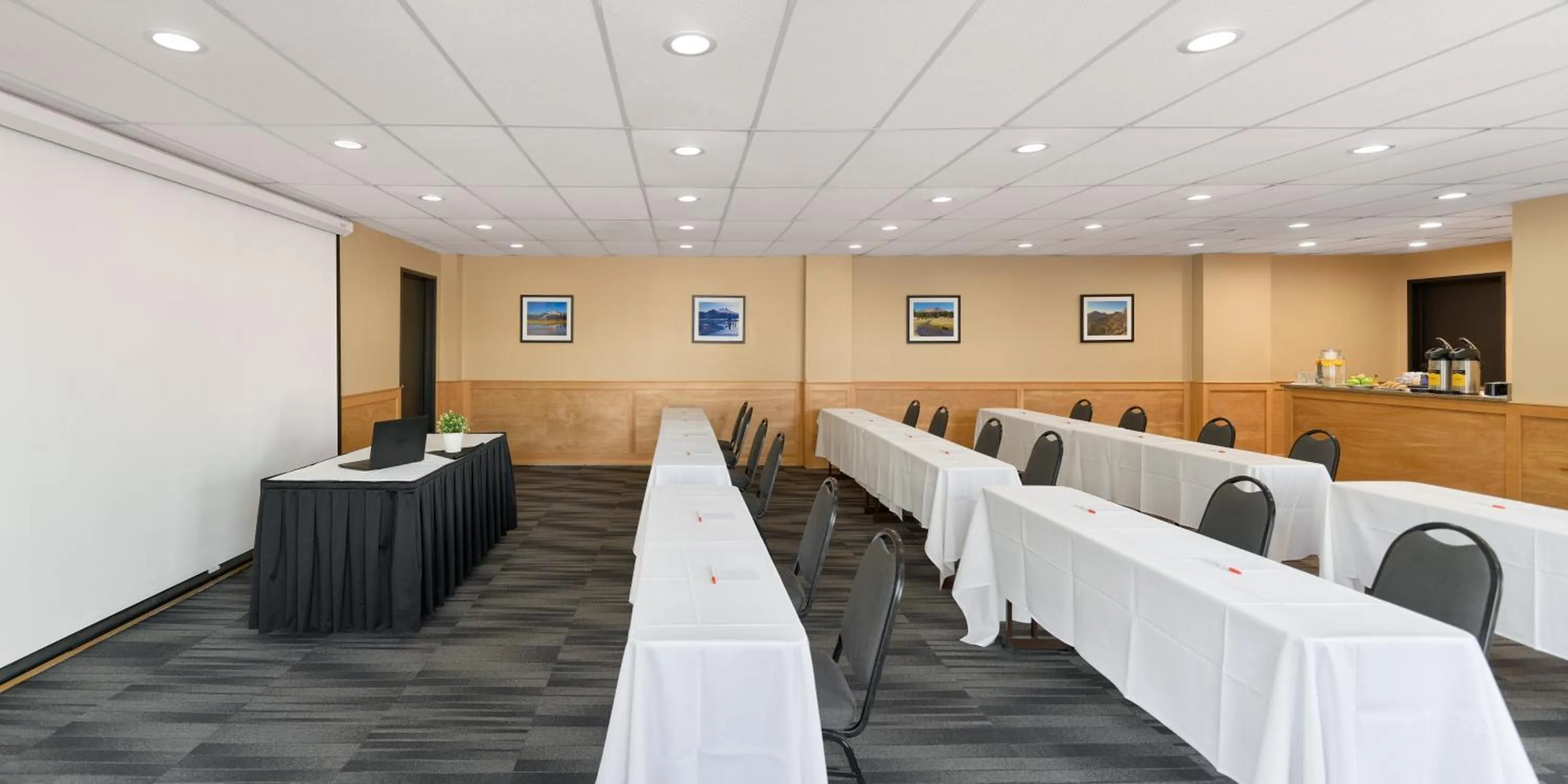 Banquet/Function facilities in Waypoint Hotel