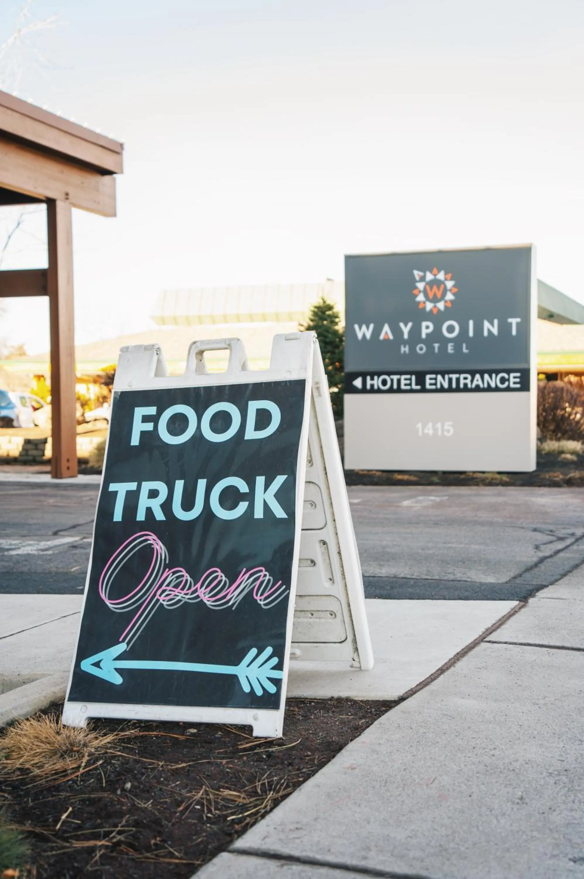 Restaurant/places to eat in Waypoint Hotel