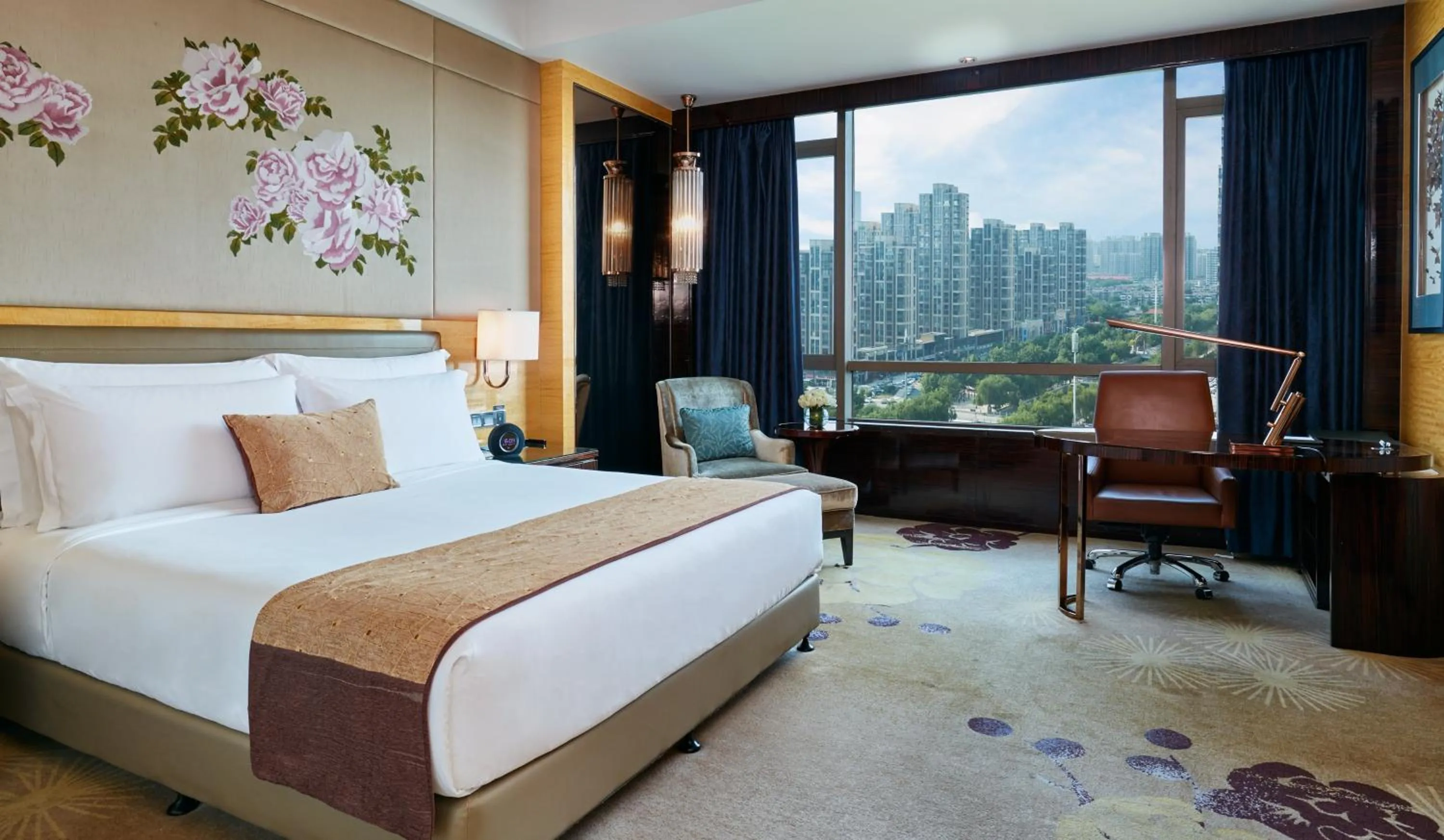 Photo of the whole room, Bed in InterContinental Shijiazhuang by IHG