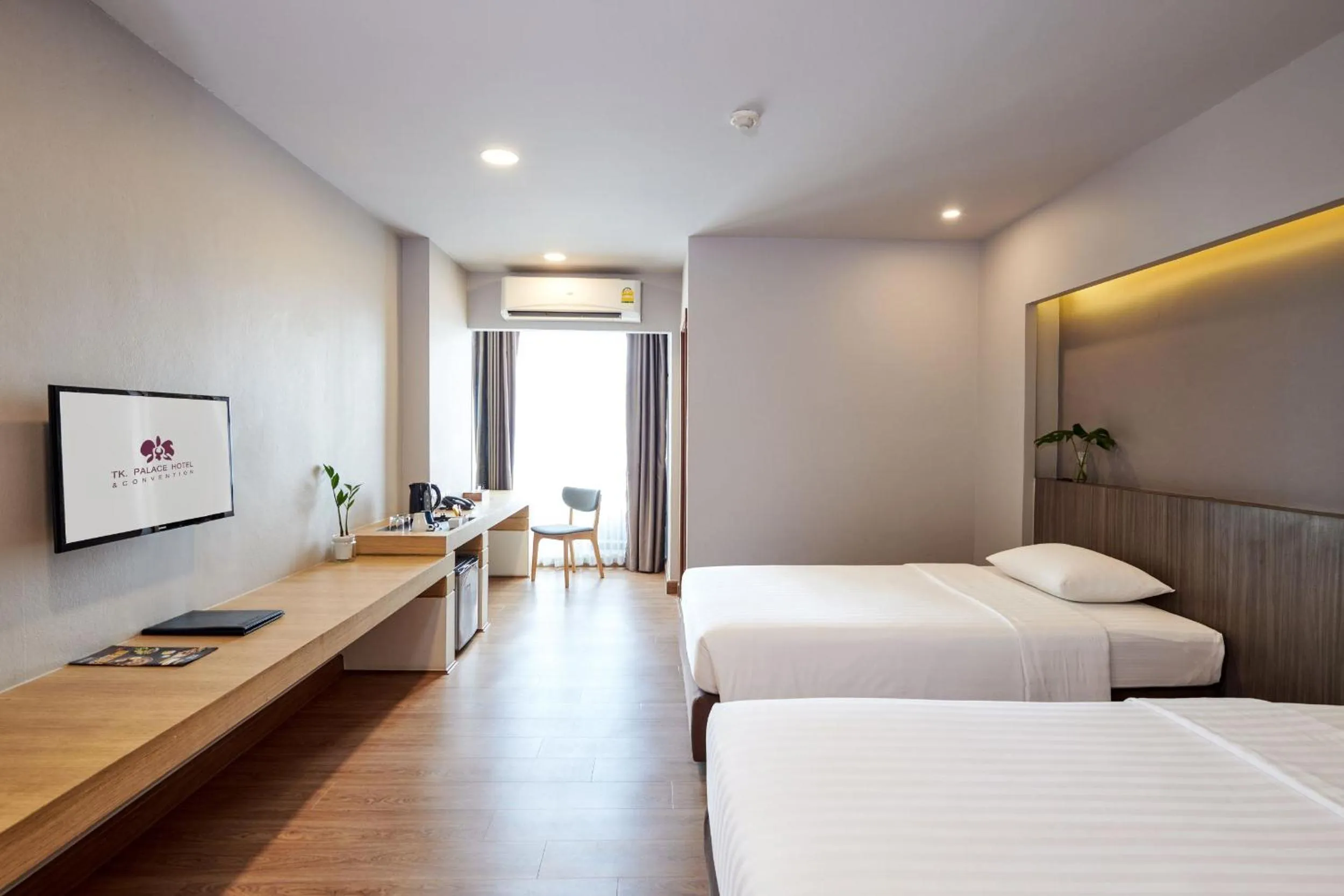 Bed in TK Palace Hotel & Convention Bangkok