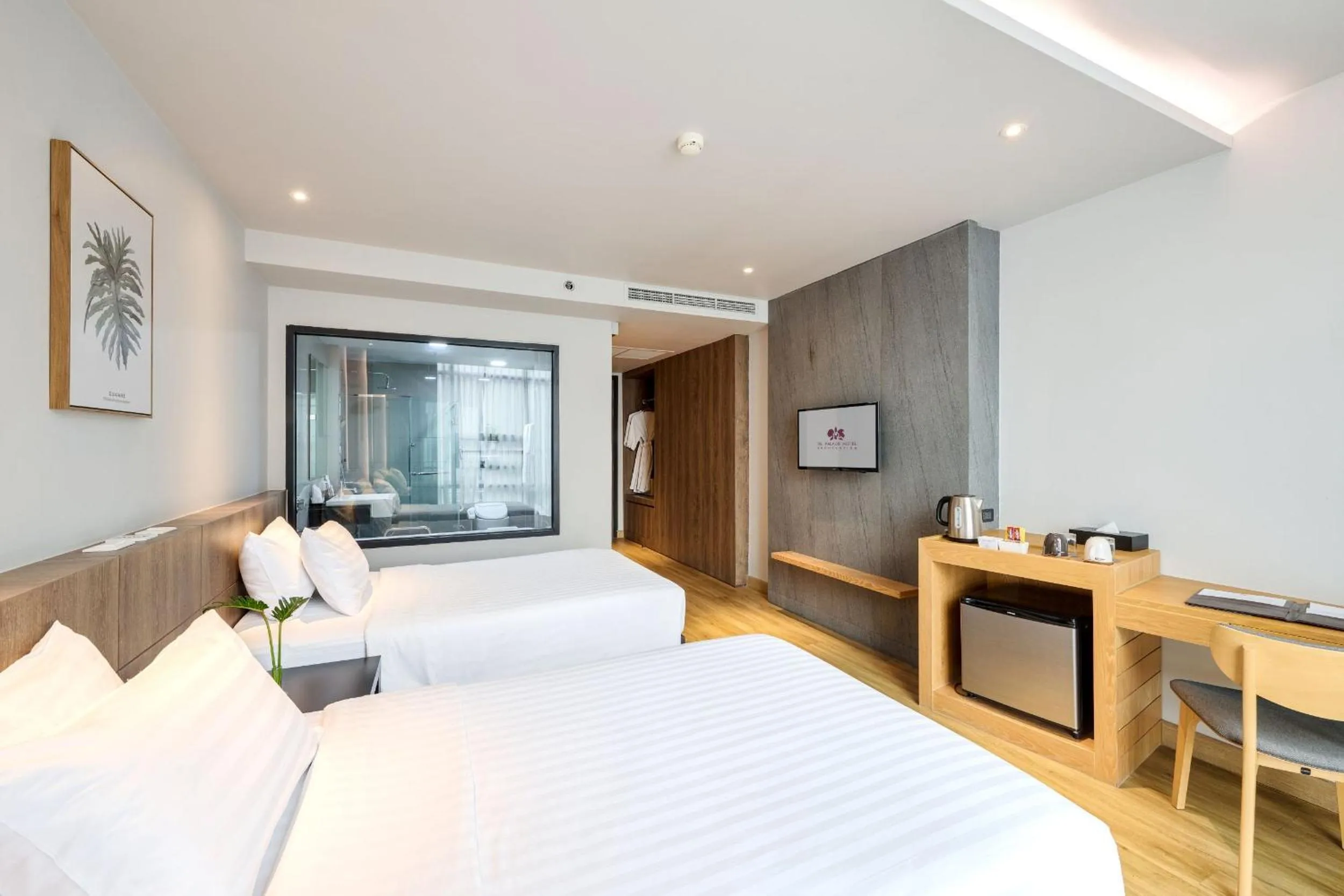 Bed in TK Palace Hotel & Convention Bangkok