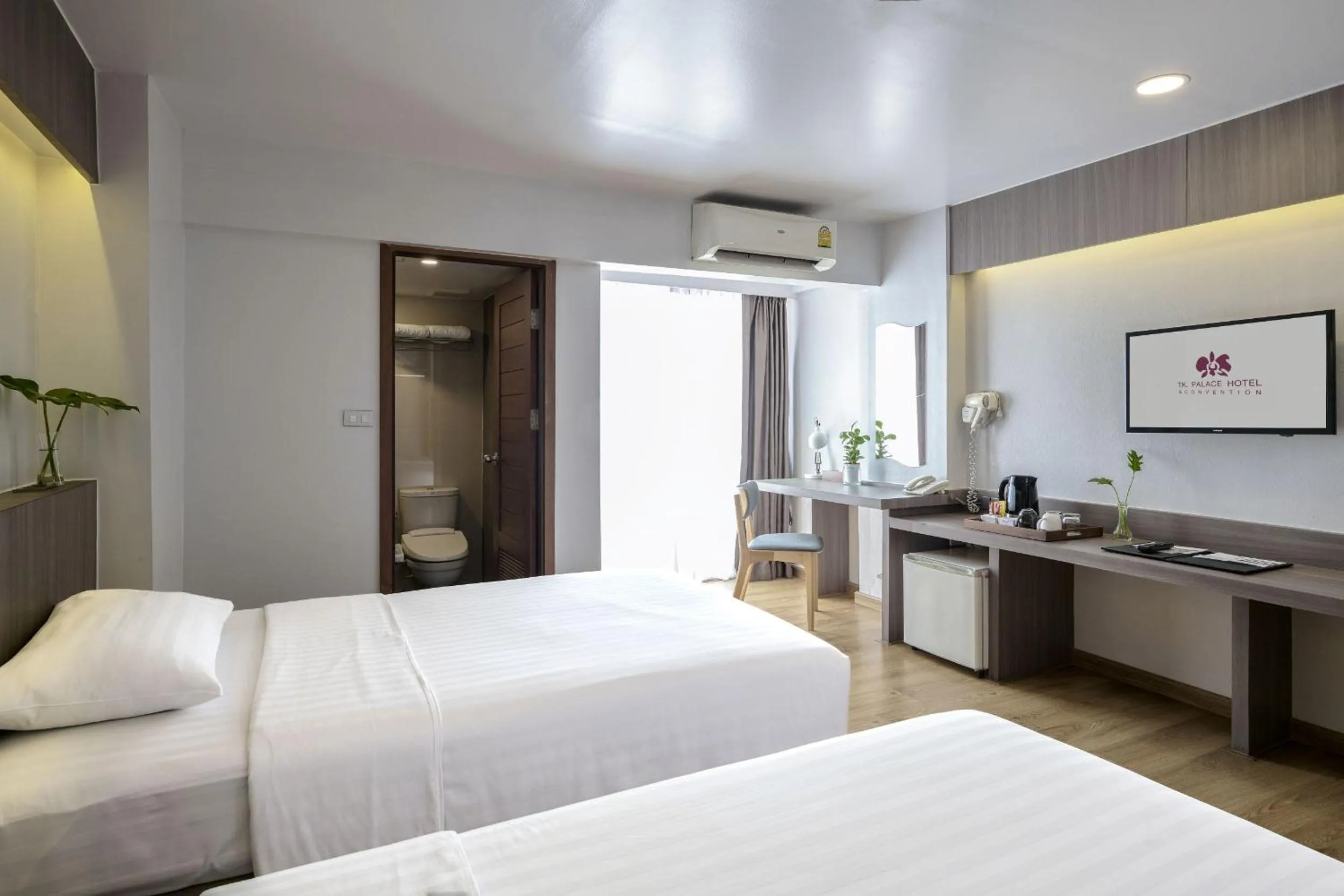 Bed in TK Palace Hotel & Convention Bangkok