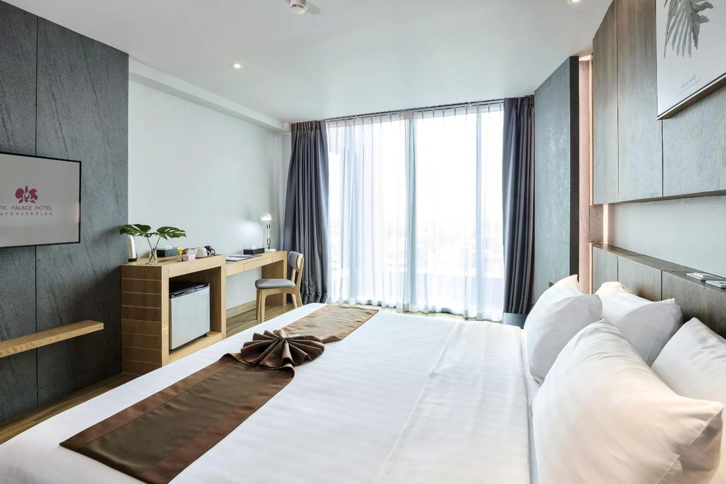 Bed in TK Palace Hotel & Convention Bangkok