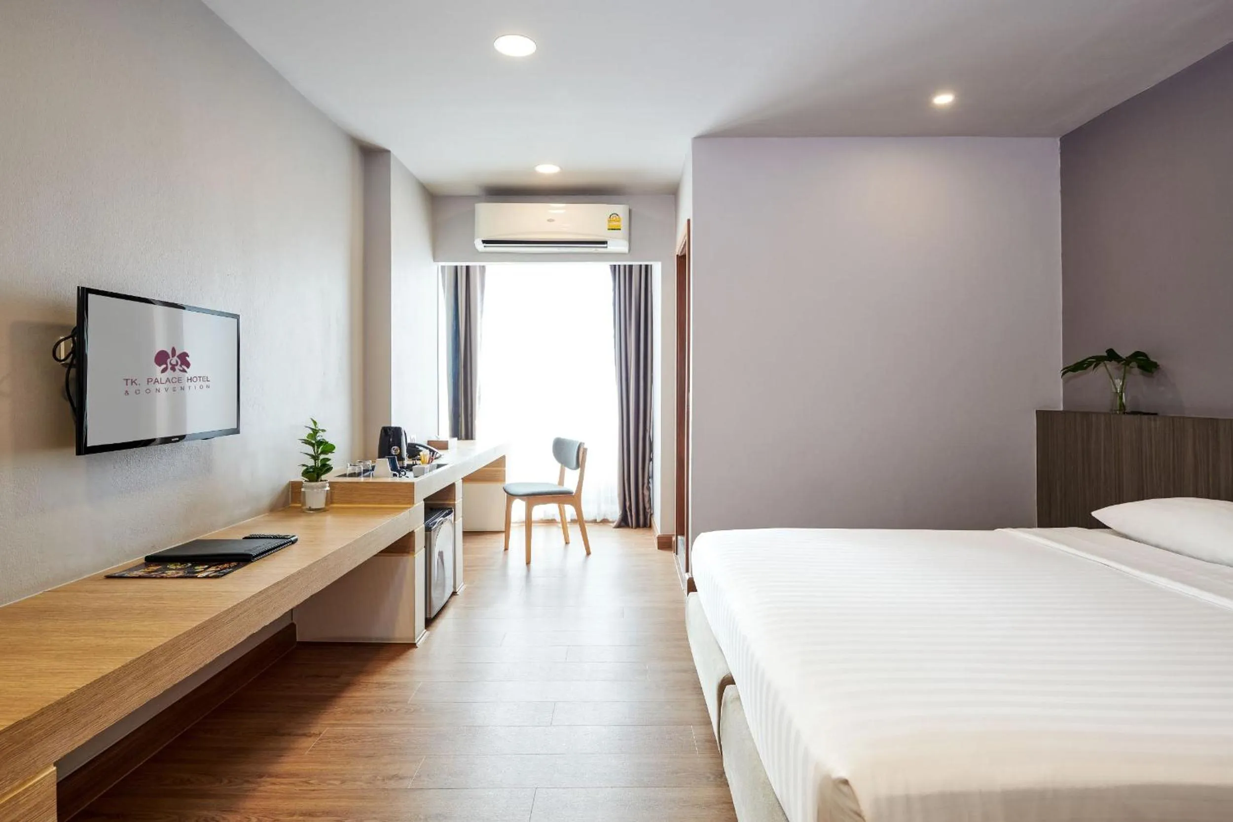 Bed in TK Palace Hotel & Convention Bangkok