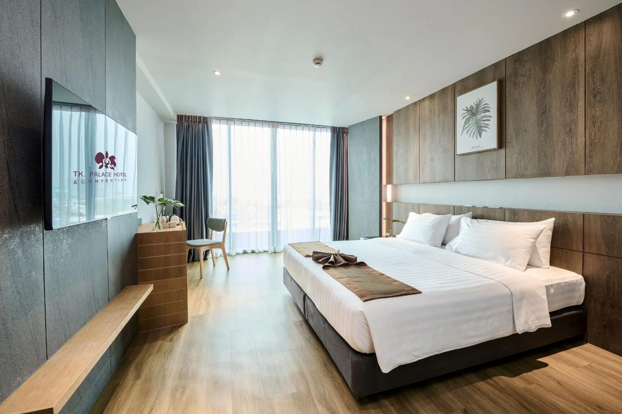 Bed in TK Palace Hotel & Convention Bangkok