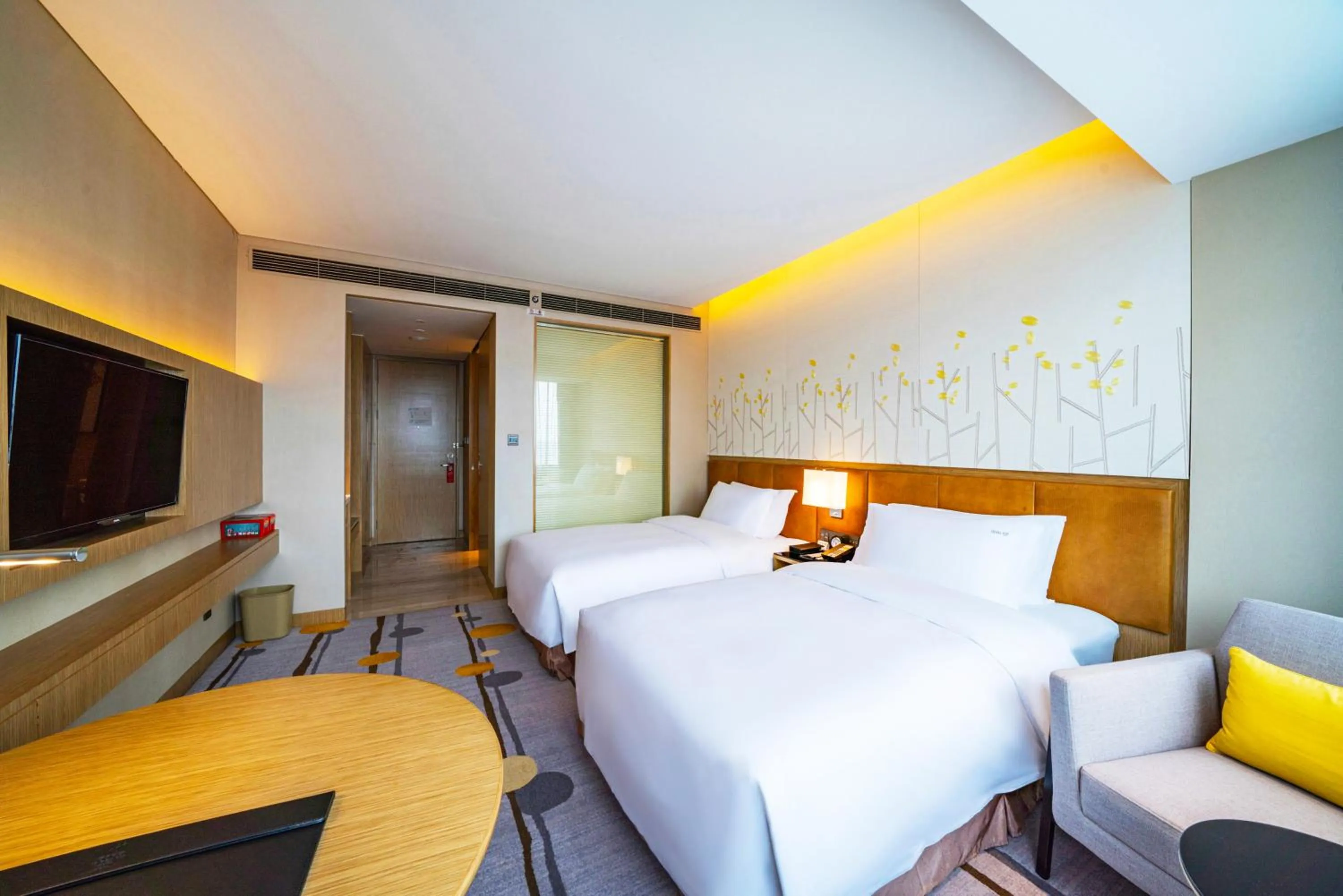 Photo of the whole room, Bed in Holiday Inn Shaoguan Downtown by IHG