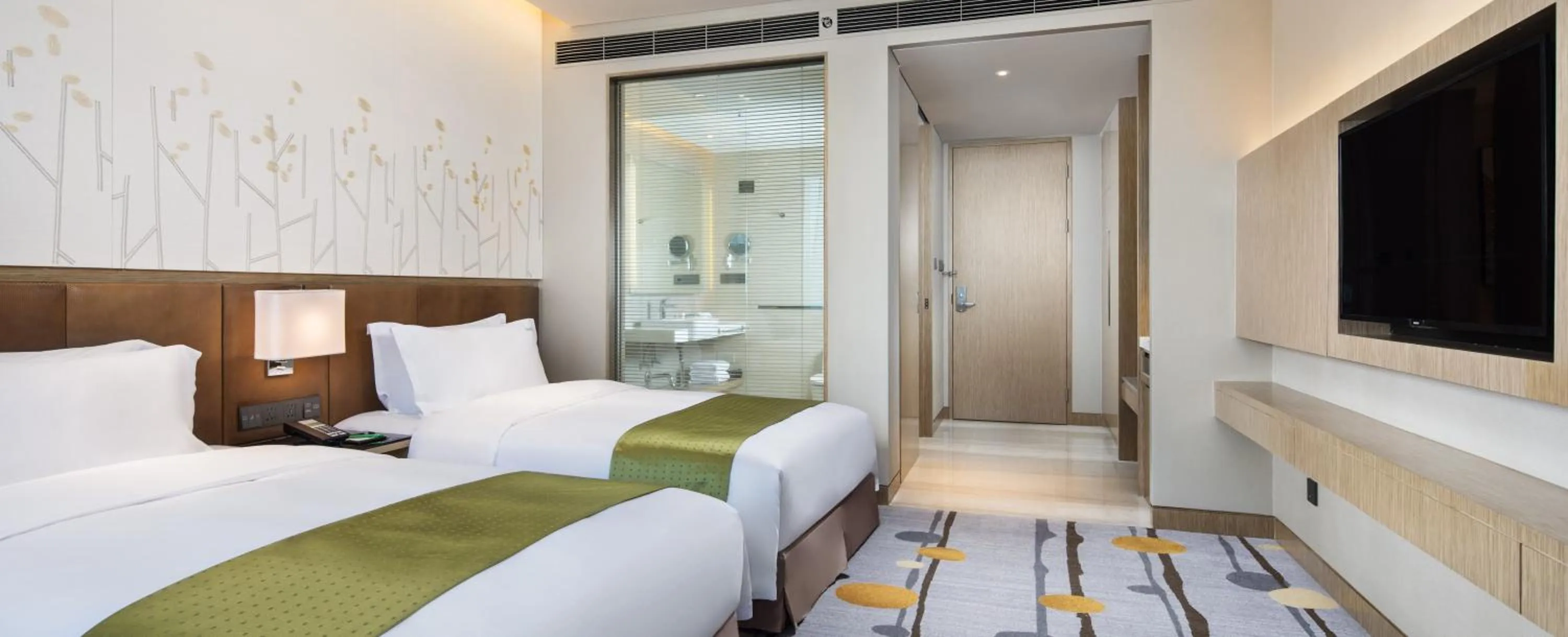 Photo of the whole room, Bed in Holiday Inn Shaoguan Downtown by IHG