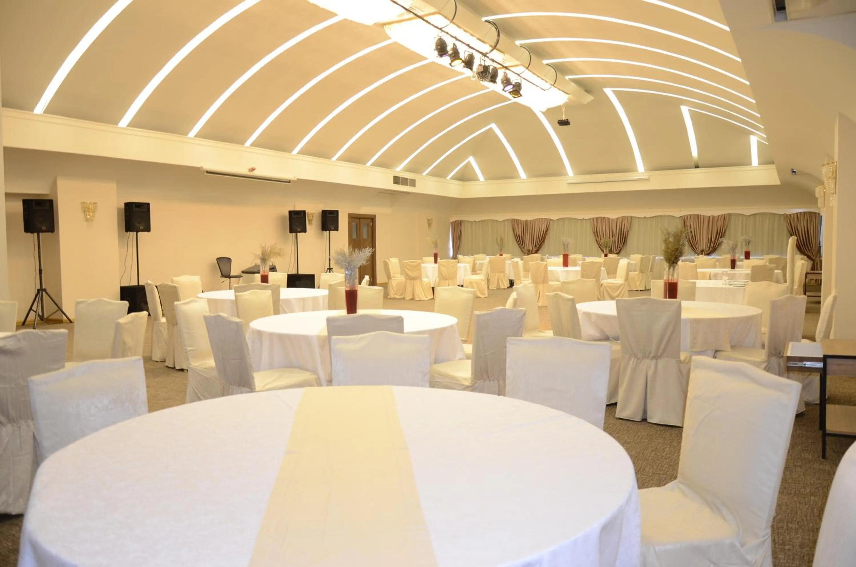 Restaurant/places to eat in Hotel Tilmen