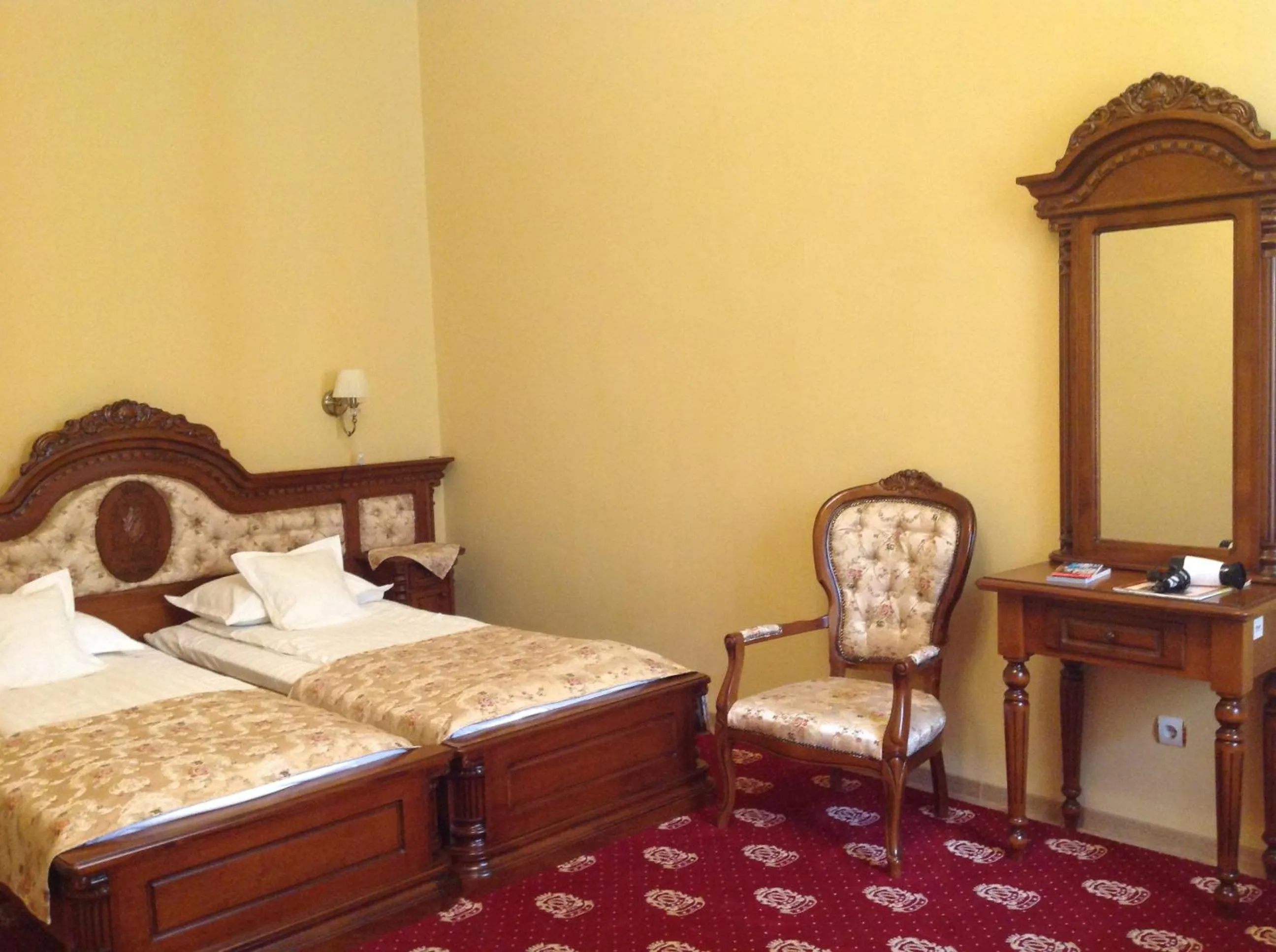 Photo of the whole room, Bed in Hotel Astoria