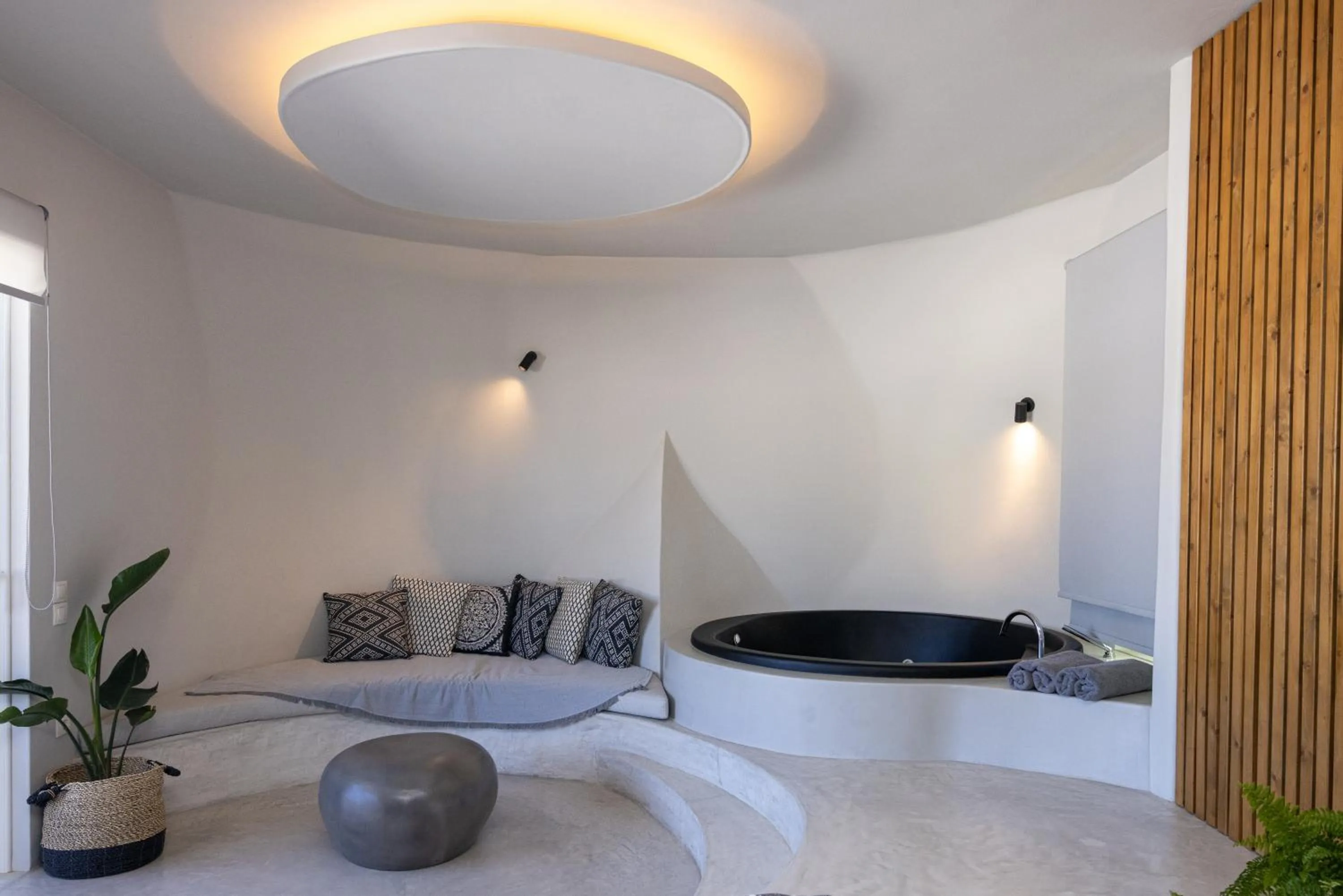 Hot Tub in Onar Hotel & Suites