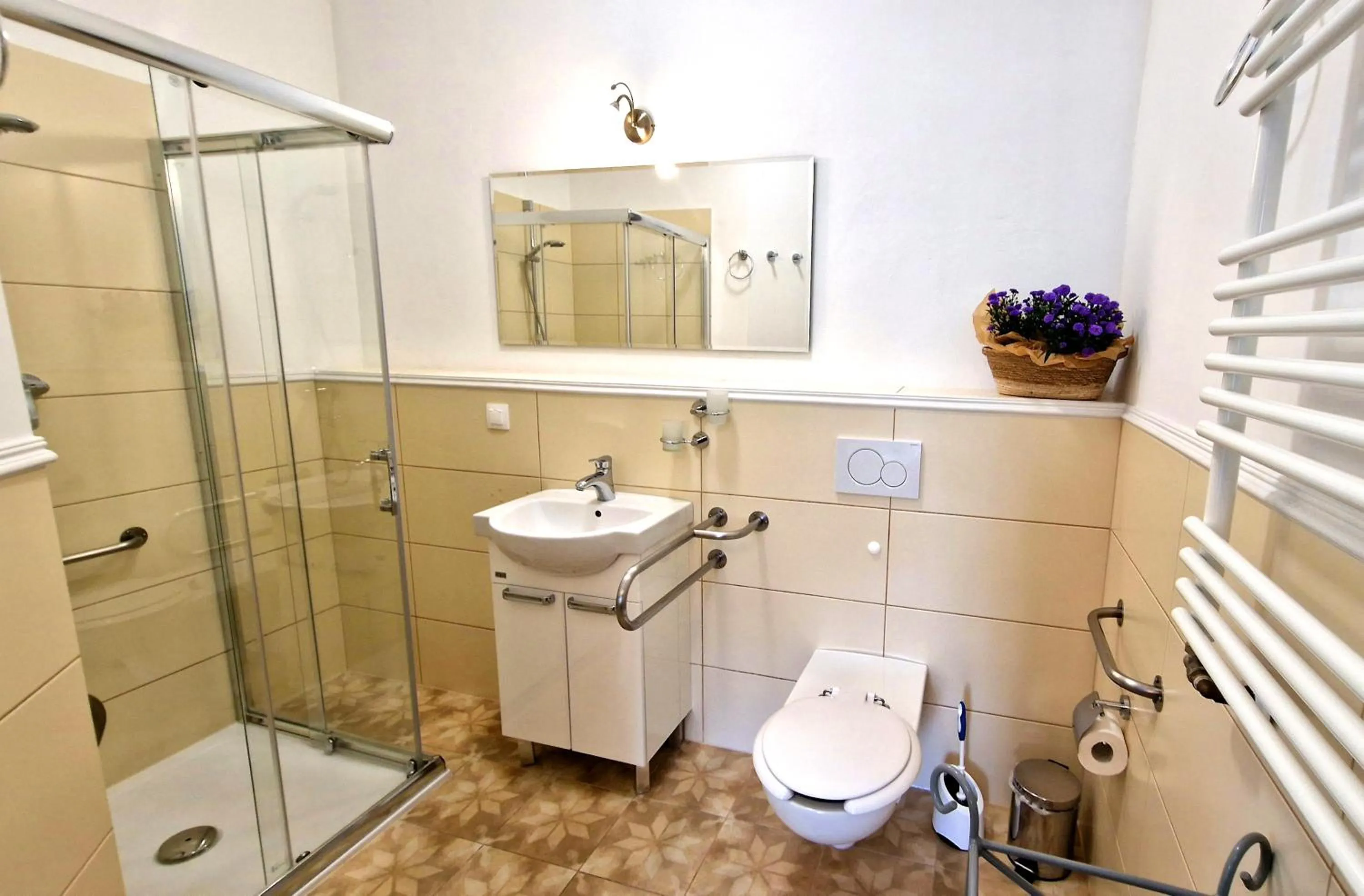 Toilet in Hotel Charlotta